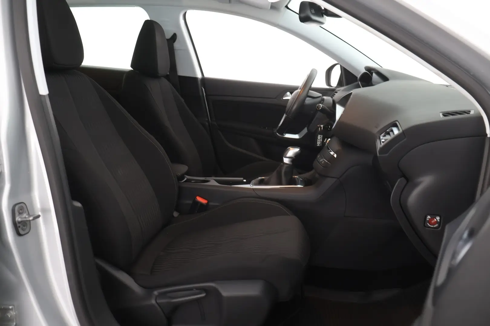 Car Image - 7AIkB0dWY8v9hWHDQMaWqI