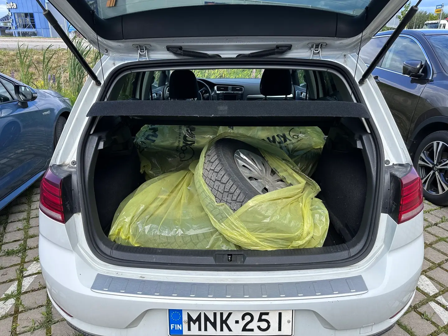 Car Image - 6mYDKD5XtfdO3aaplZ6YRO