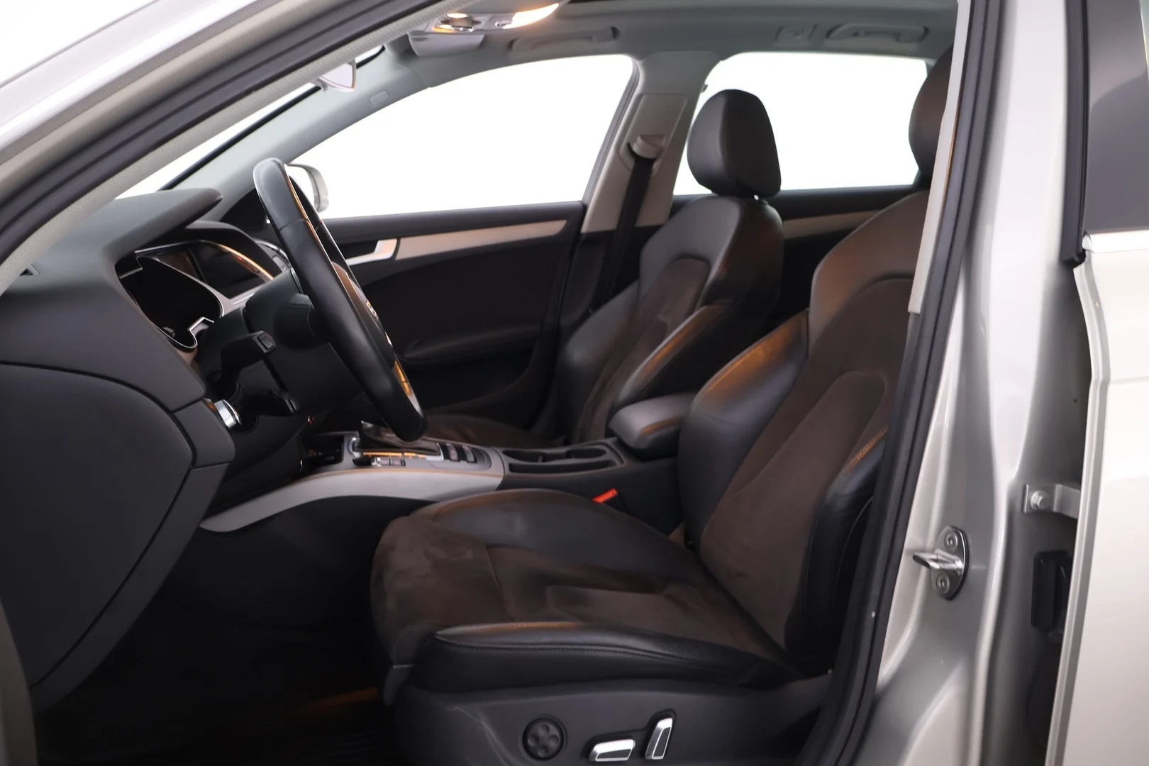Car Image - scaeU4us1dGkNMtWL3vbn