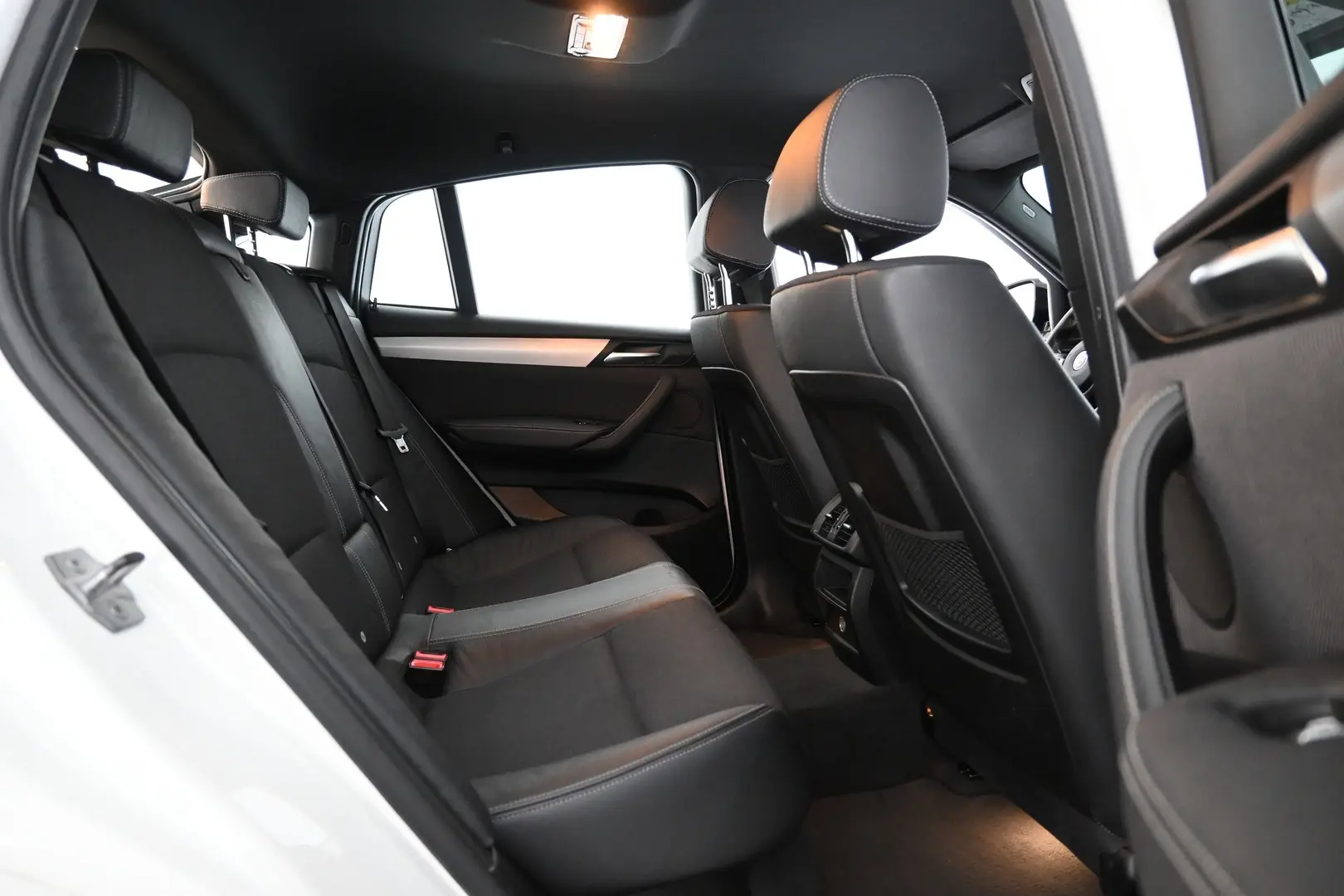 Car Image - 3bUTMojxKJzqC2QHhIrDre