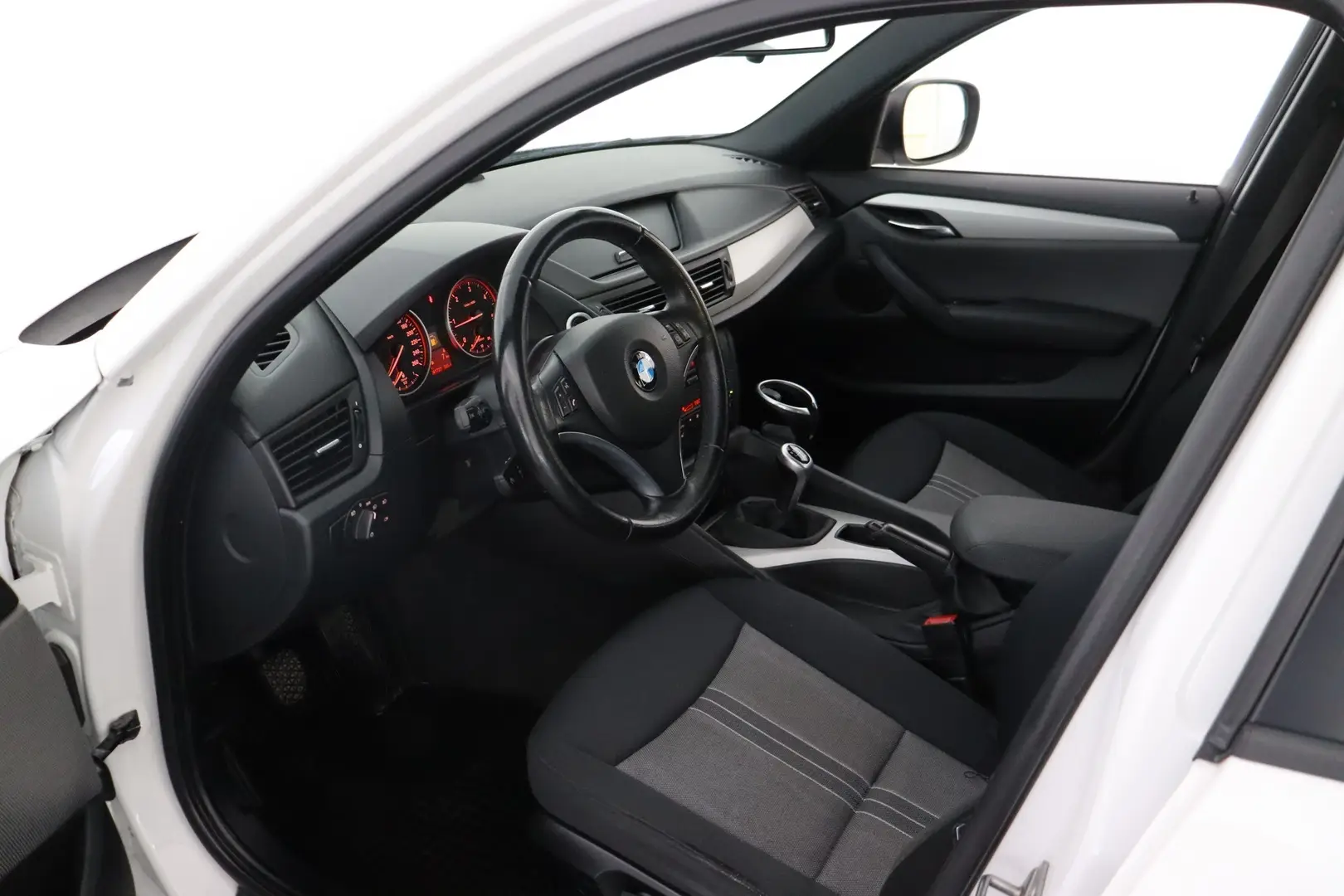Car Image - 2FY2Il7tyMaTbVWK0OWELe