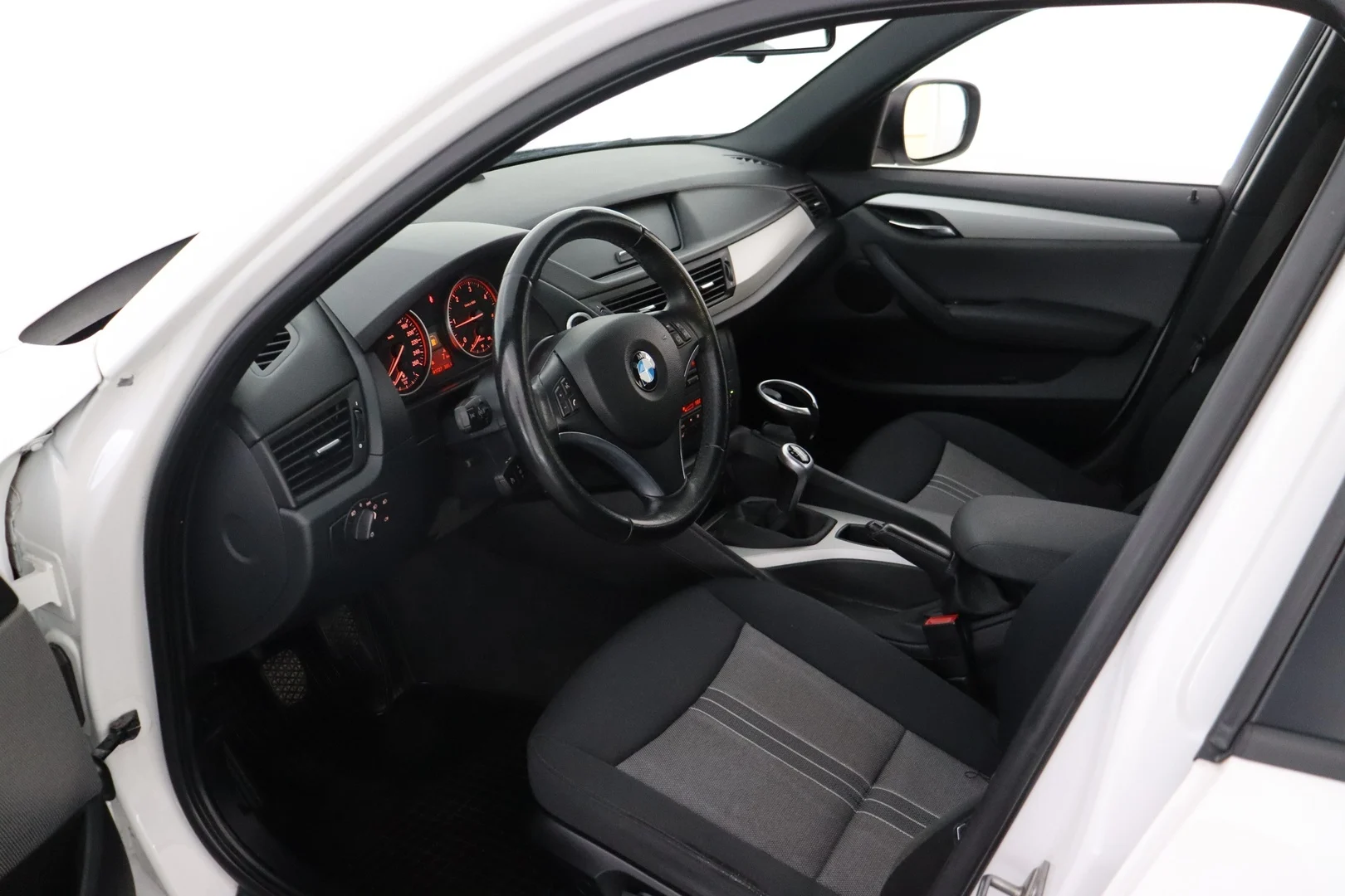 Car Image - 2FY2Il7tyMaTbVWK0OWELe
