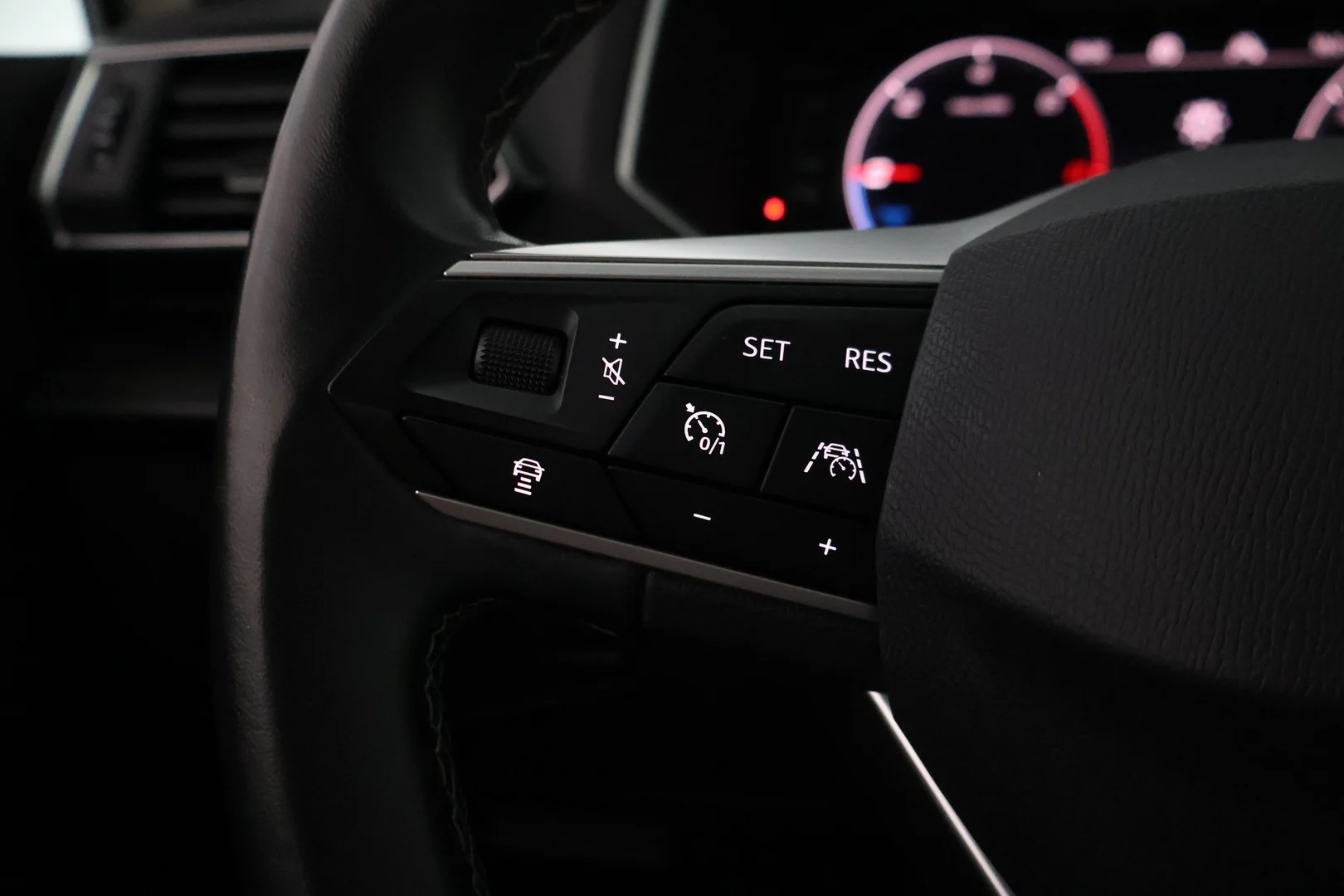 Car Image - 77KrzsmlvfeayfRYEfRrs0
