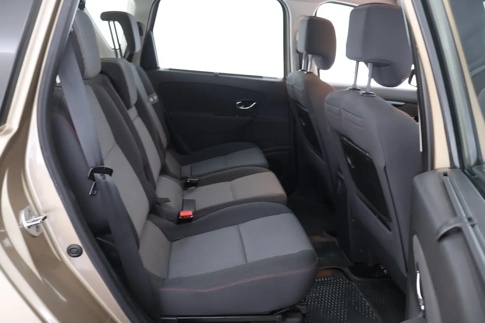 Car Image - fuQu79KjgxYbHQinC4xUF