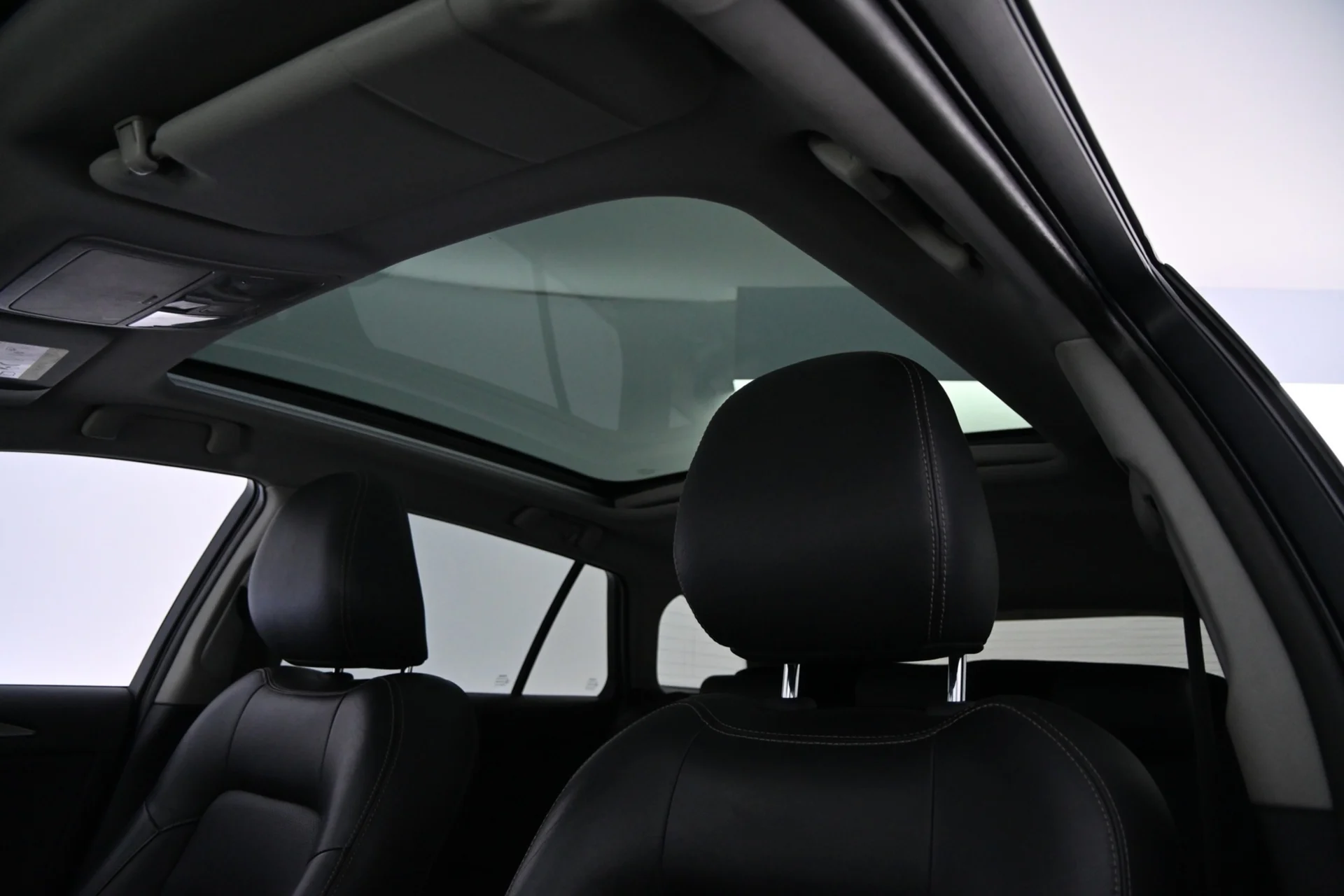 Car Image - 2asLIyYU7LGdXux2GVtLRn