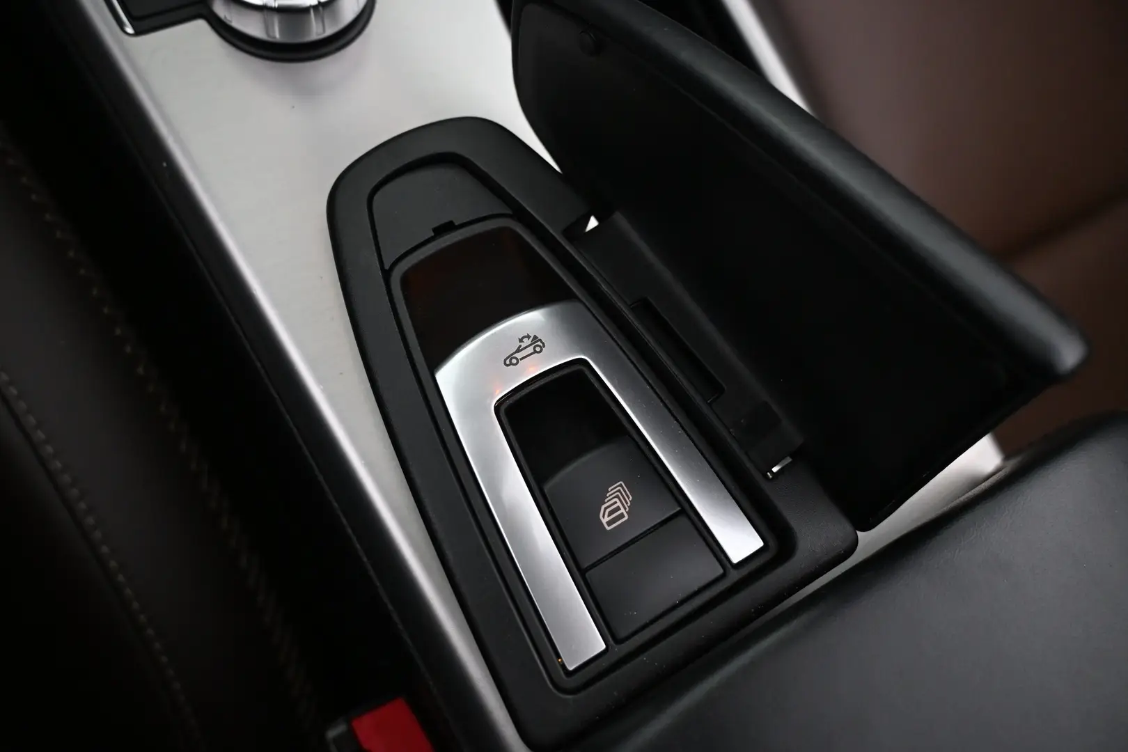 Car Image - 2hdfZvKU2KWDXYLrg5gasz