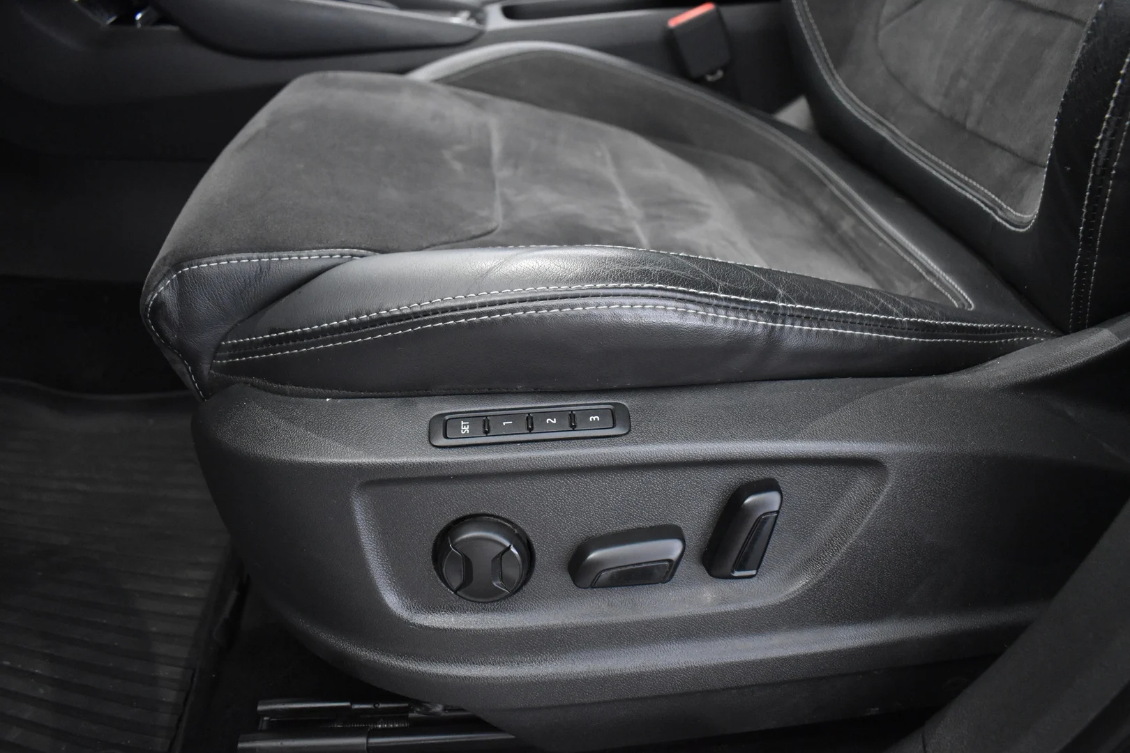 Car Image - 5hLoFwjJbZWoS6aWXnRJw1