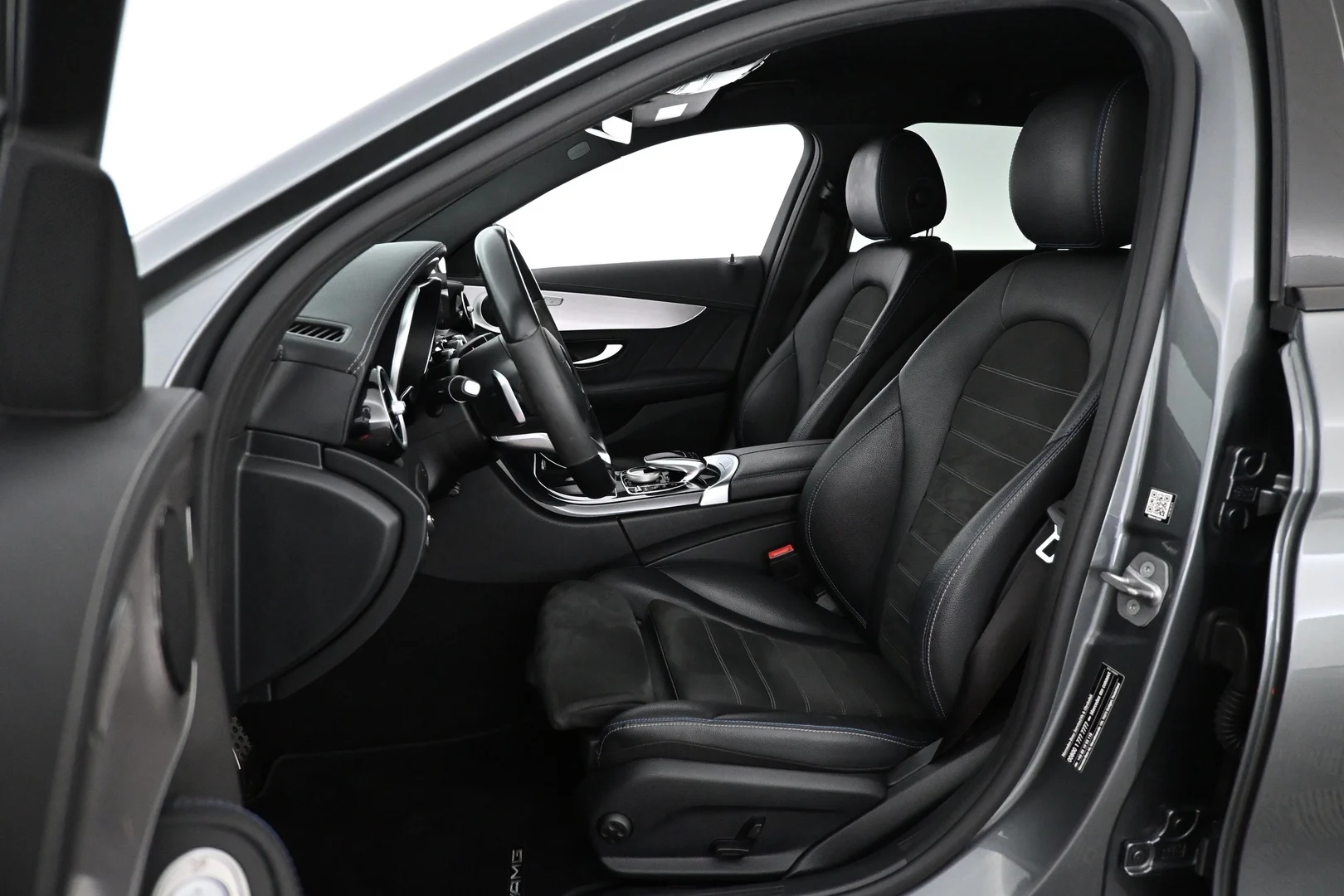 Car Image - 3DaVHPMoBYuKLsY75iiDi1