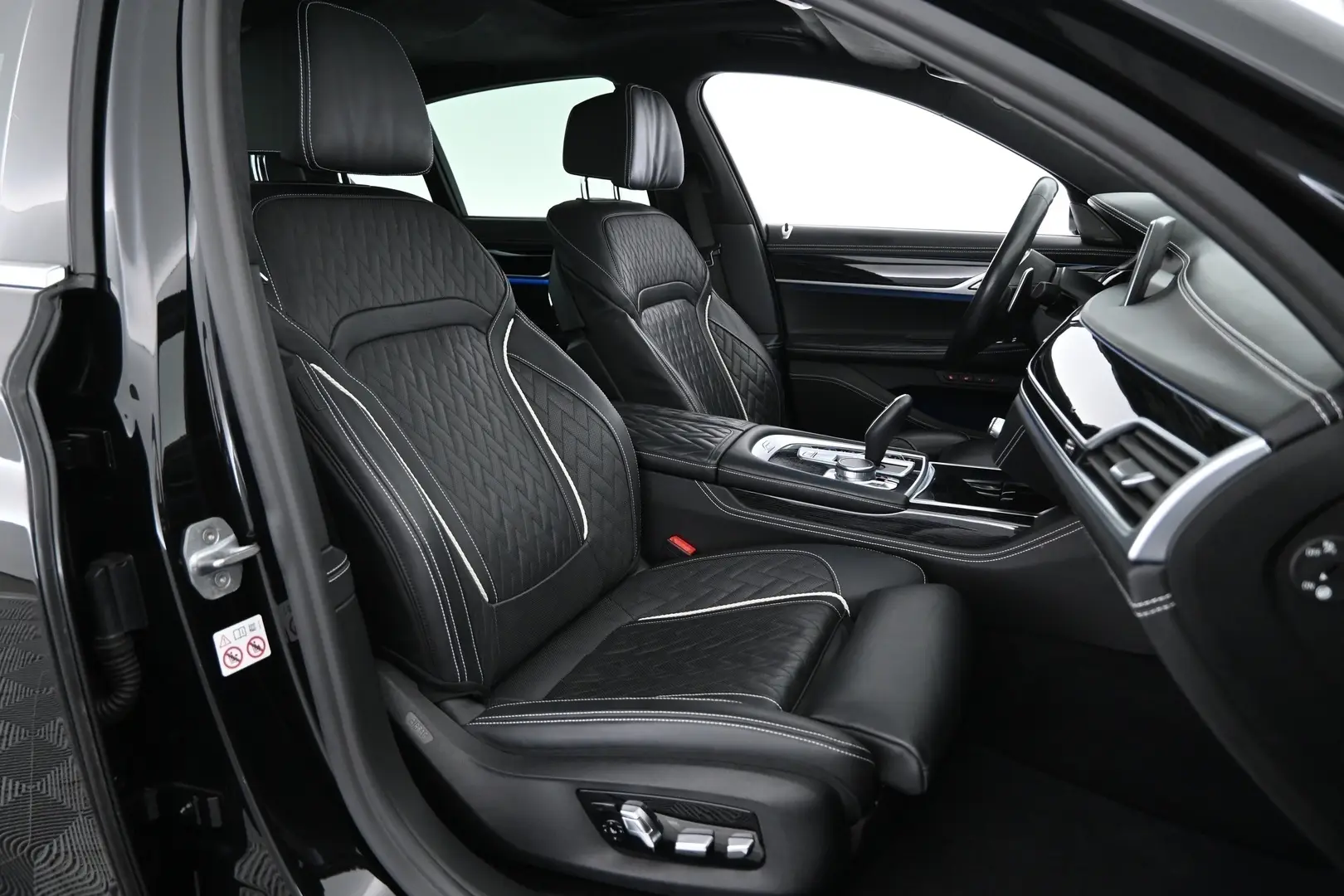 Car Image - 6SmPiGu3f0uVvcStaxfCRD