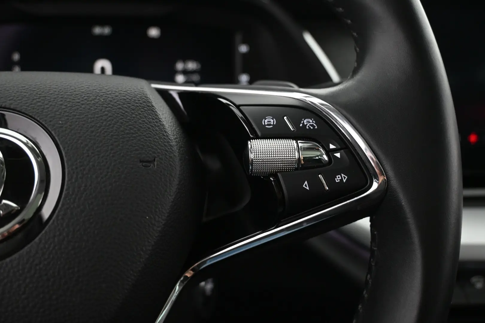 Car Image - Nnej0QBgqaukiV1BwLjWC
