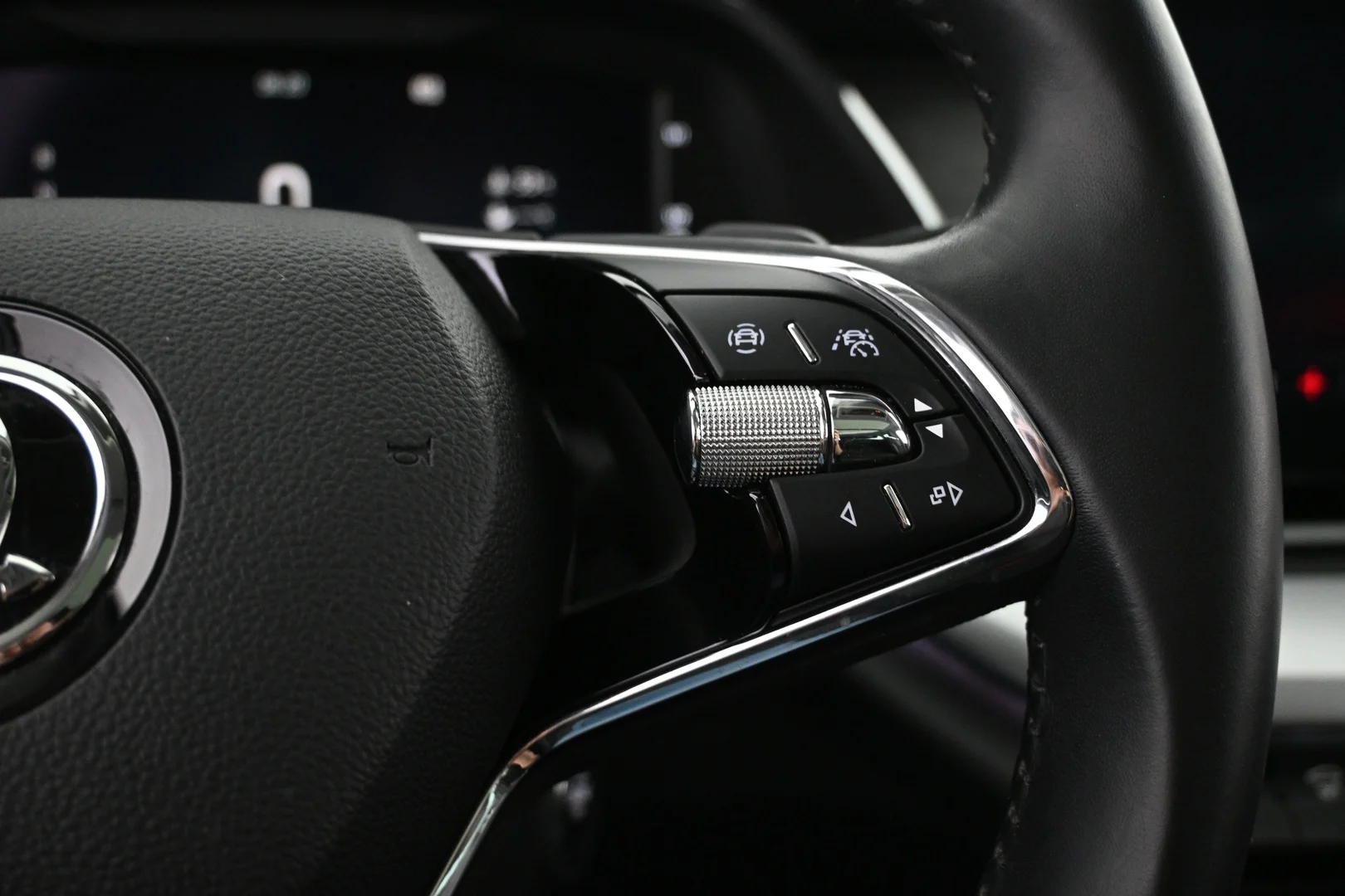 Car Image - Nnej0QBgqaukiV1BwLjWC