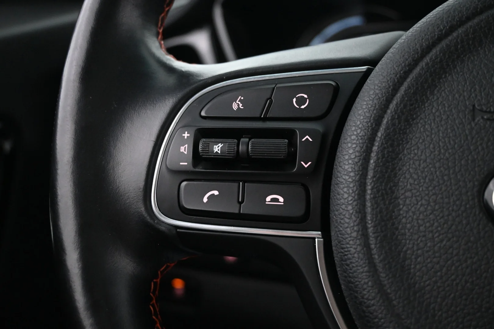 Car Image - 1Uaad4o6bjKxvJTGO0rbWy