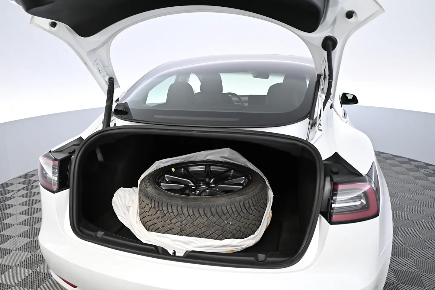 Car Image - 4Rnsq1HlkOqxABo5PNBQJI