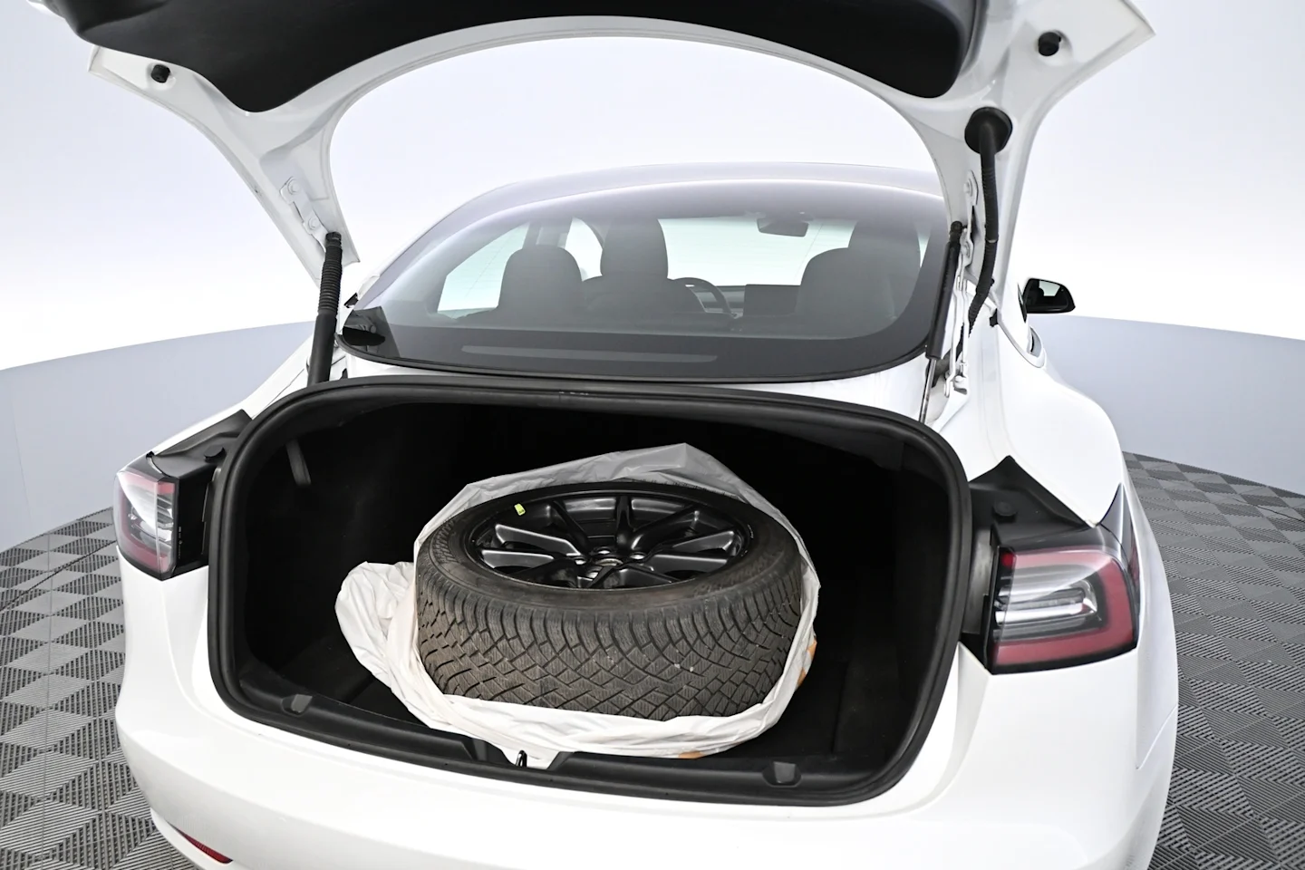 Car Image - 4Rnsq1HlkOqxABo5PNBQJI
