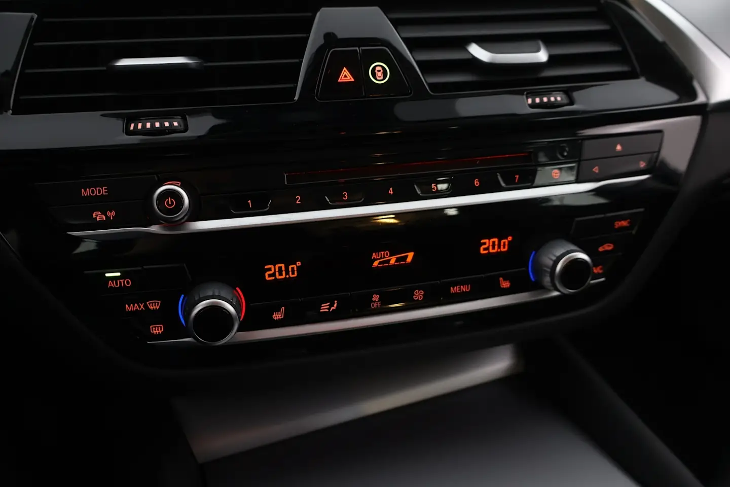 Car Image - 1nWlENejLu9se5XcZMLbml