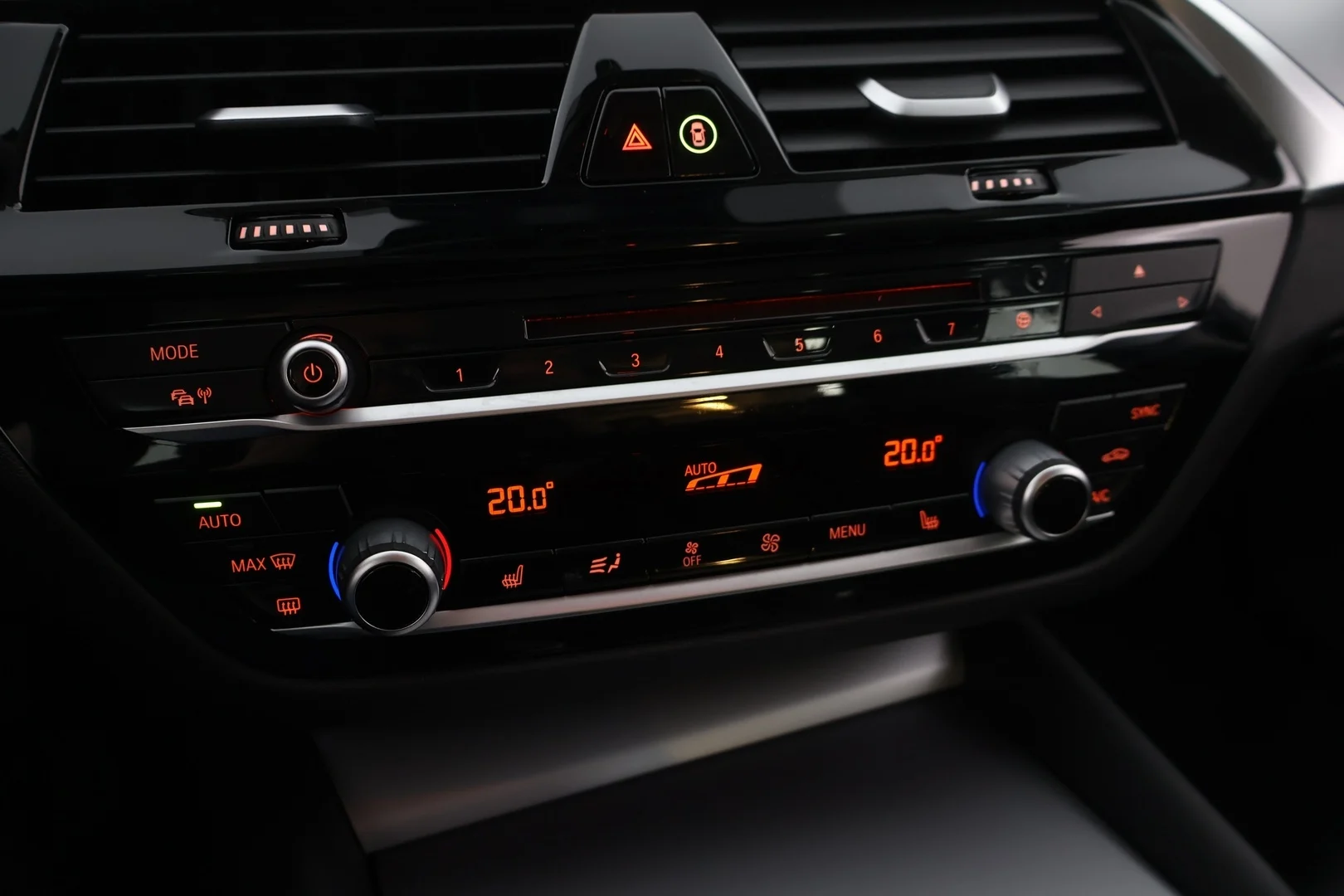 Car Image - 1nWlENejLu9se5XcZMLbml