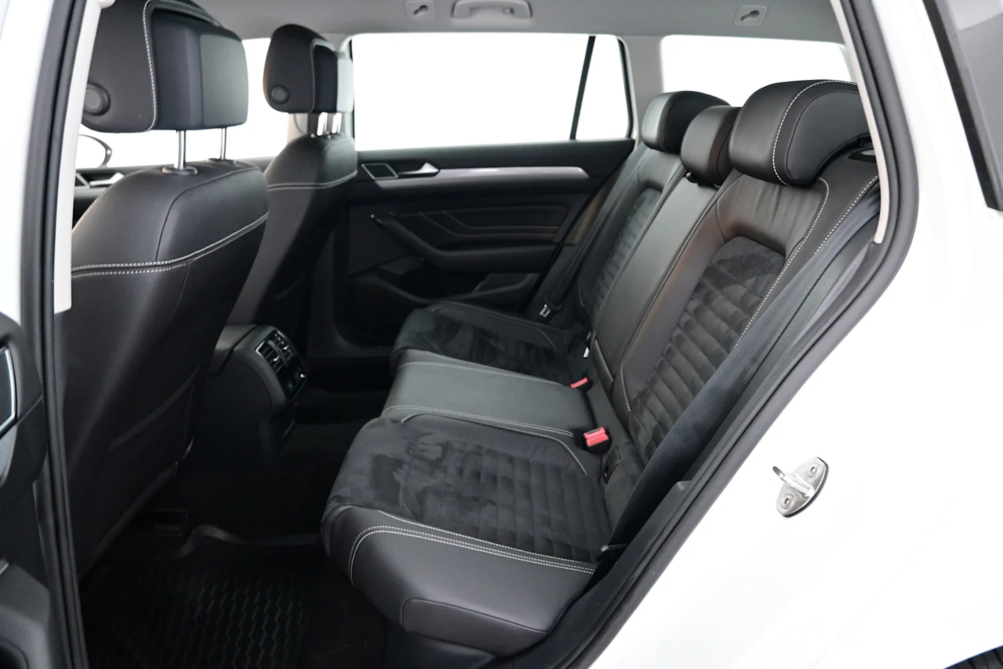 Car Image - 6sBfrKlQNtotmlhrld6aHo