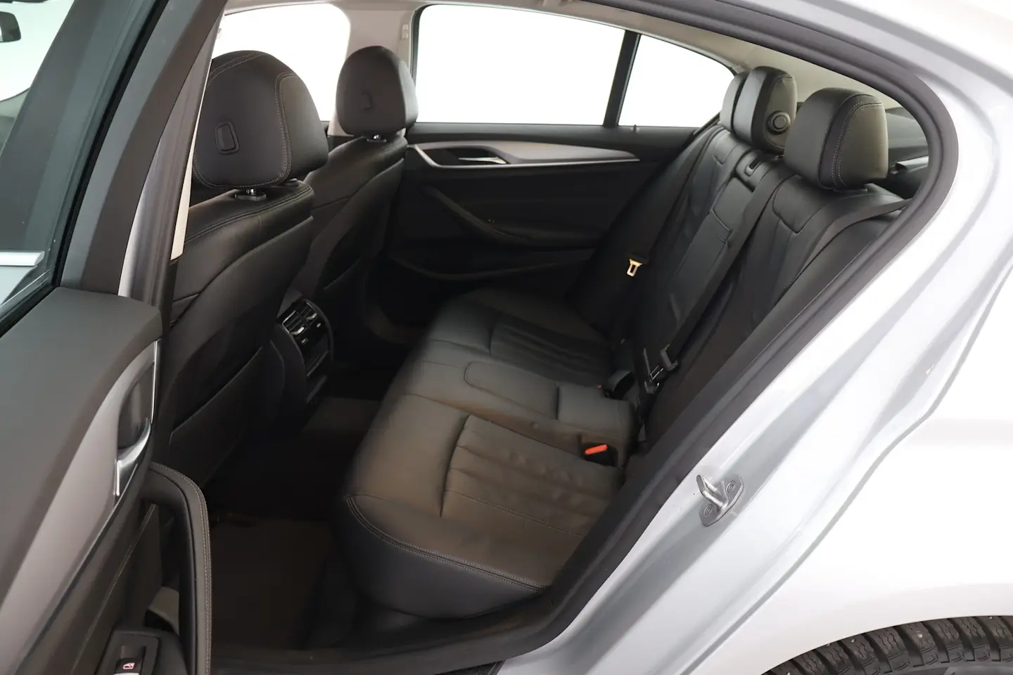 Car Image - 1nWlENejLu9se5XcZMLbml