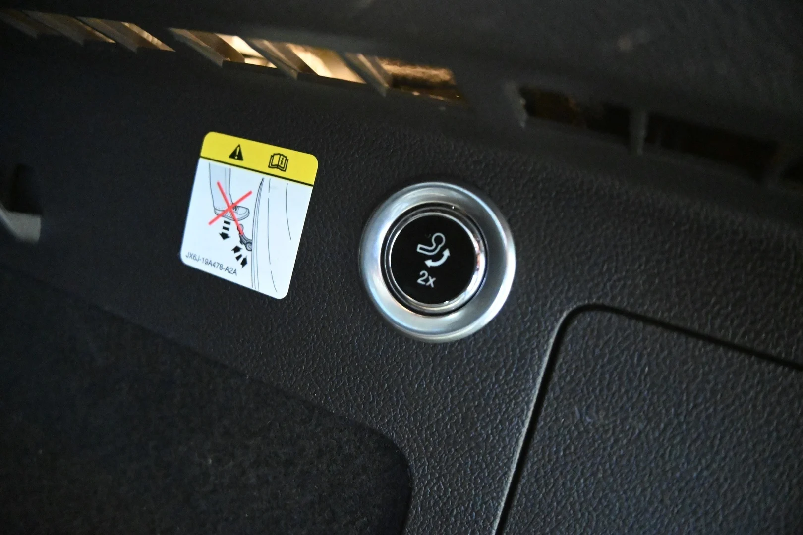 Car Image - 6DEiTKVOtGw8oIcL0jeXz1
