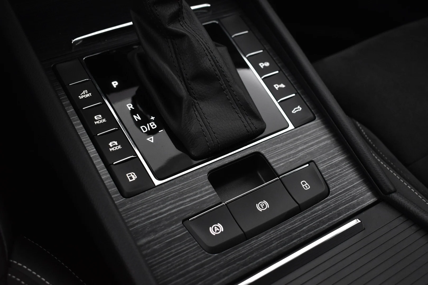 Car Image - 7bHota7z4XTzDlTAPaevRL