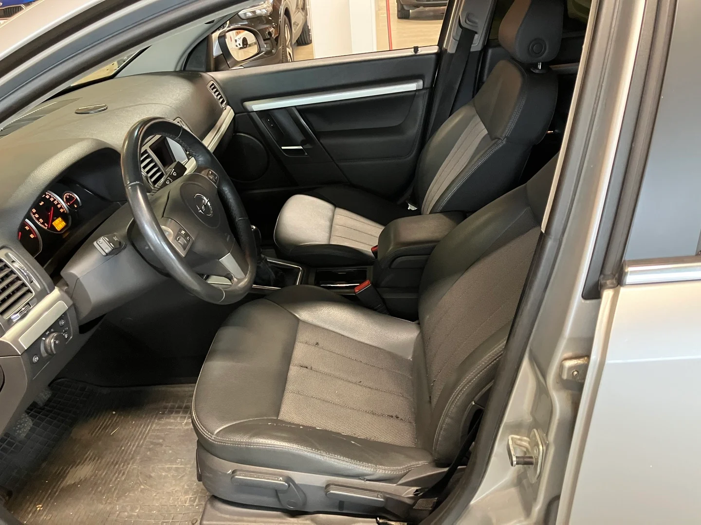 Car Image - 4egvsefKjNZ0JNBRvOvjhT