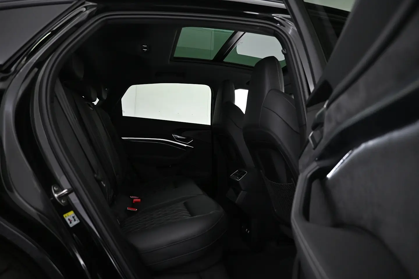 Car Image - 3A49QndwdEEC2yBbmC90lx
