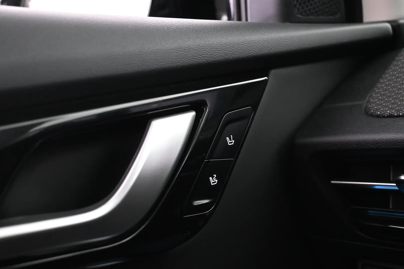 Car Image - 4m0LTFEIL3sjF5zyXNWbdy