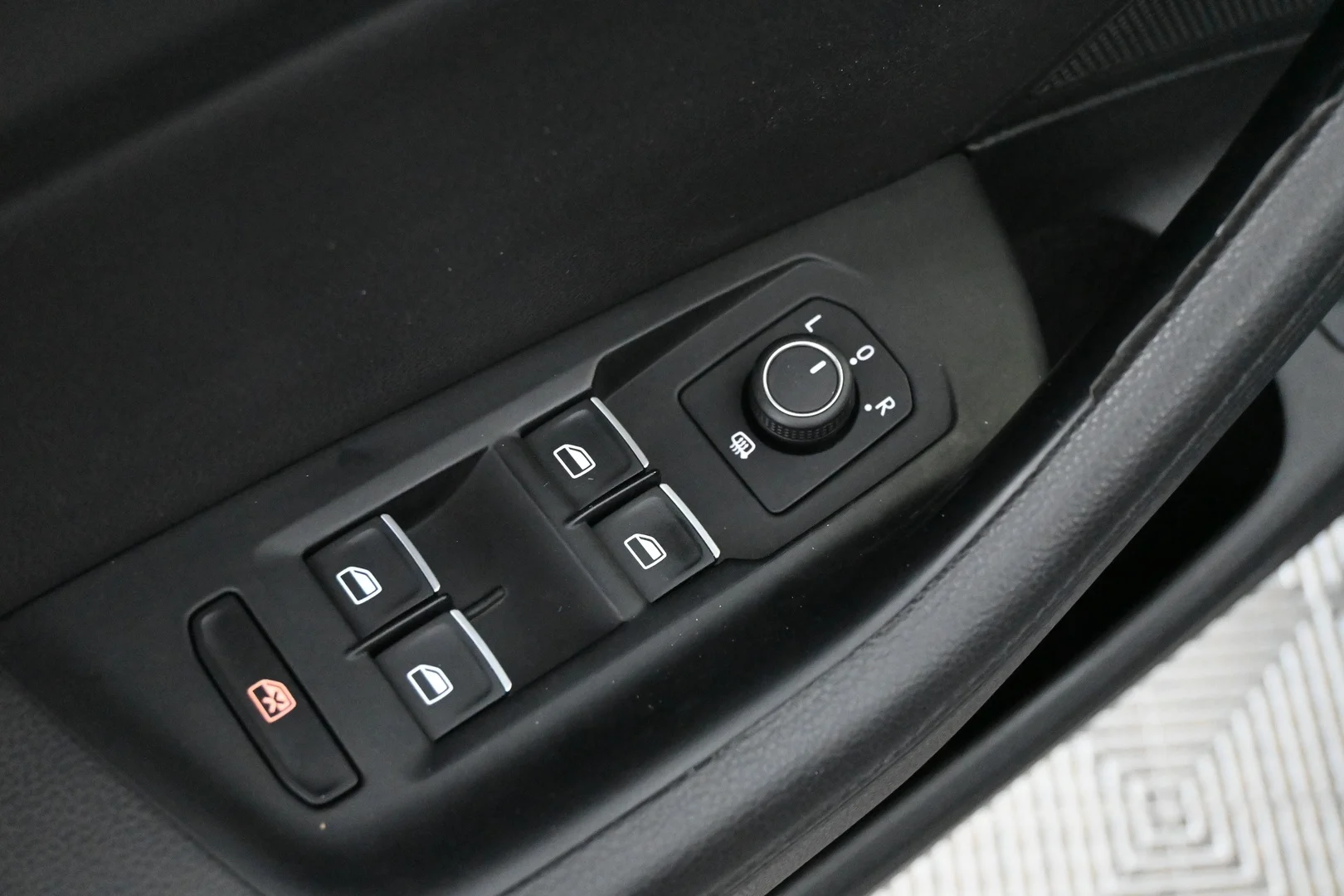 Car Image - 0nLHTrzqV1VfvZIhYKL4A