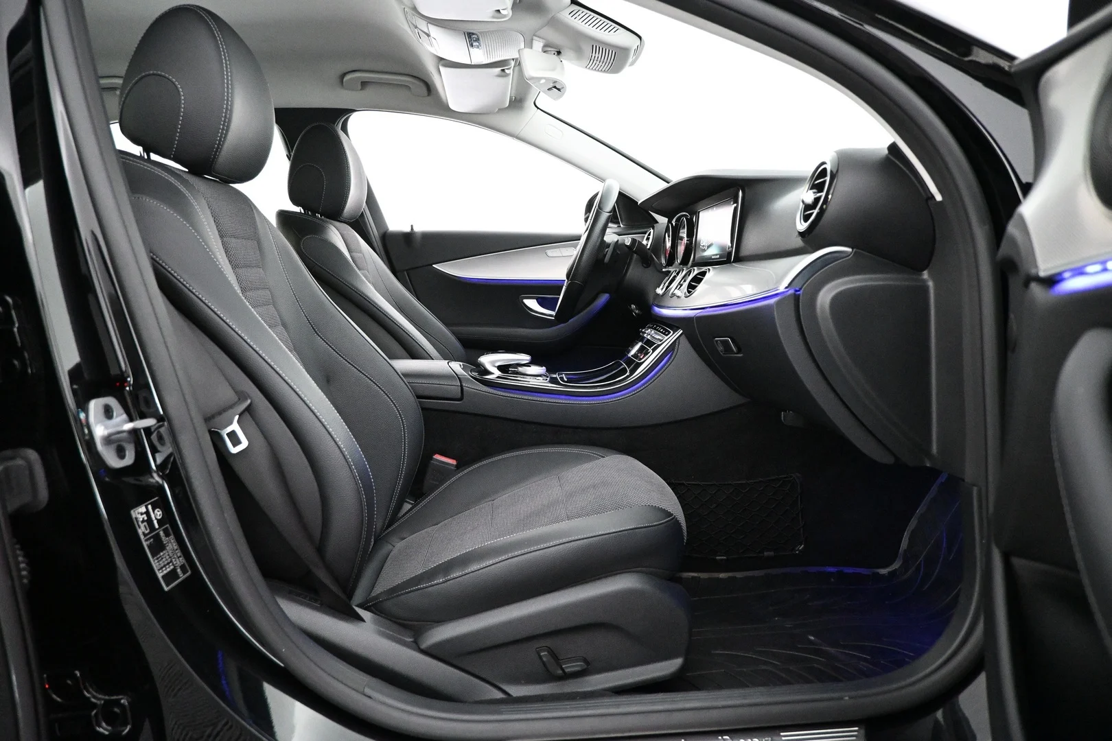 Car Image - 4NYE7sFZ4GDdPnejP6epU2