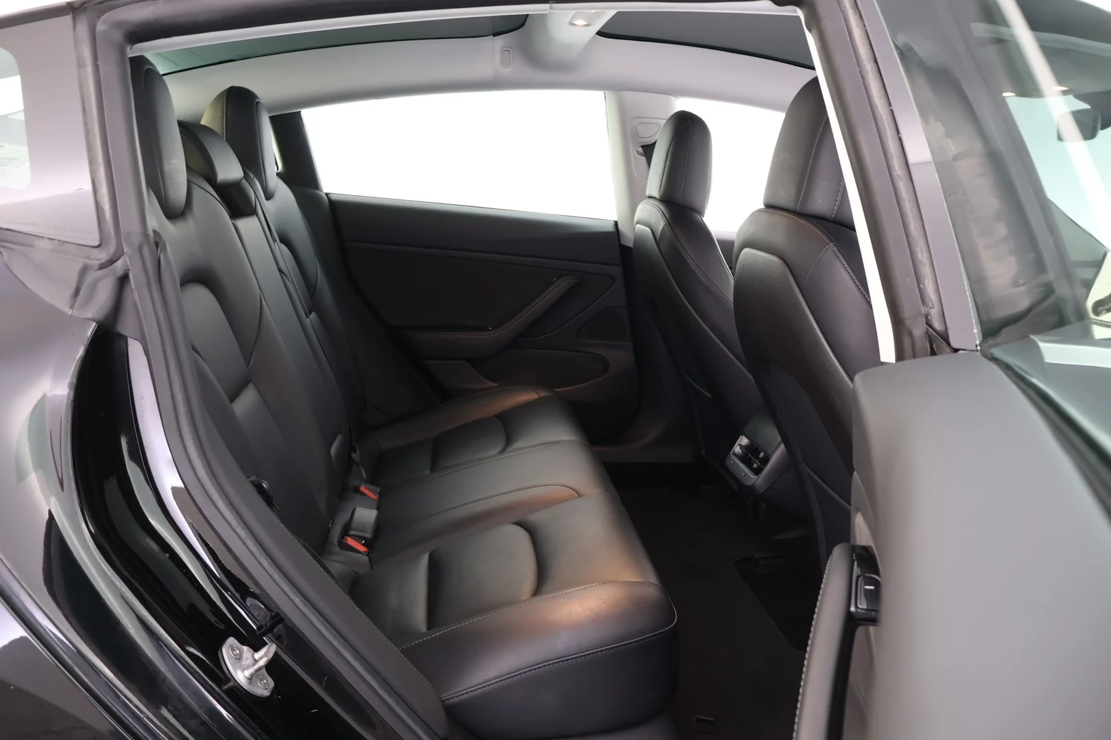 Car Image - 2UiCg9hCLzsOWePjuGHtYc