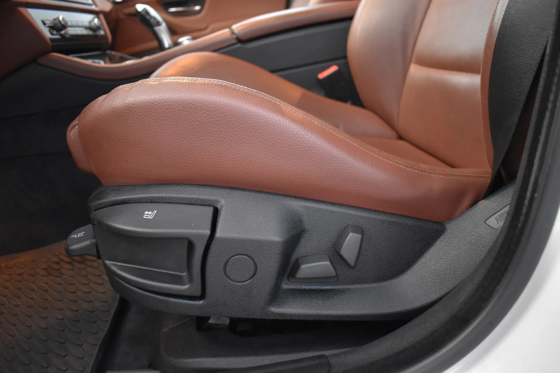 Car Image - 1LgZq29ZHFQccJ2PYyvL8z
