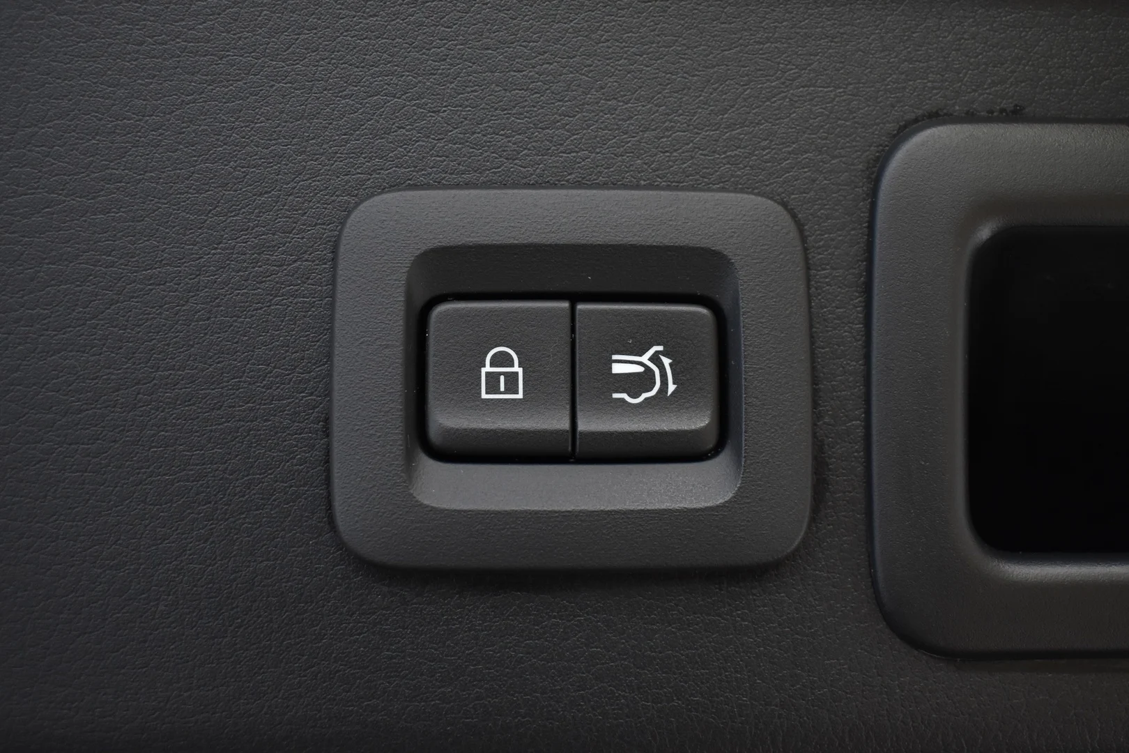 Car Image - TYVqMQlU0KZLzKIWjezjI