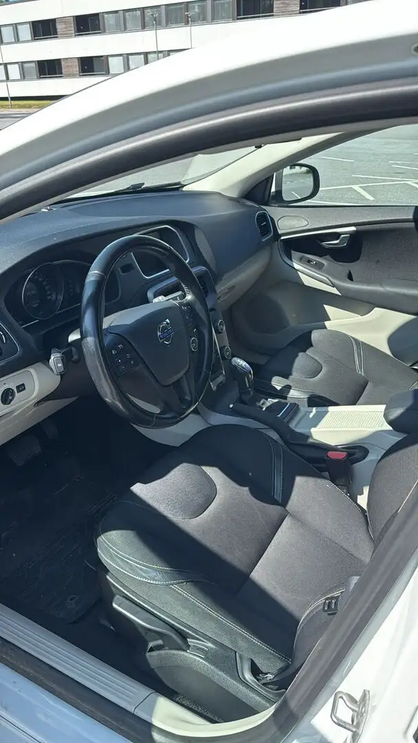 Car Image - al0lbAPHp4pKqLP6kXmsB