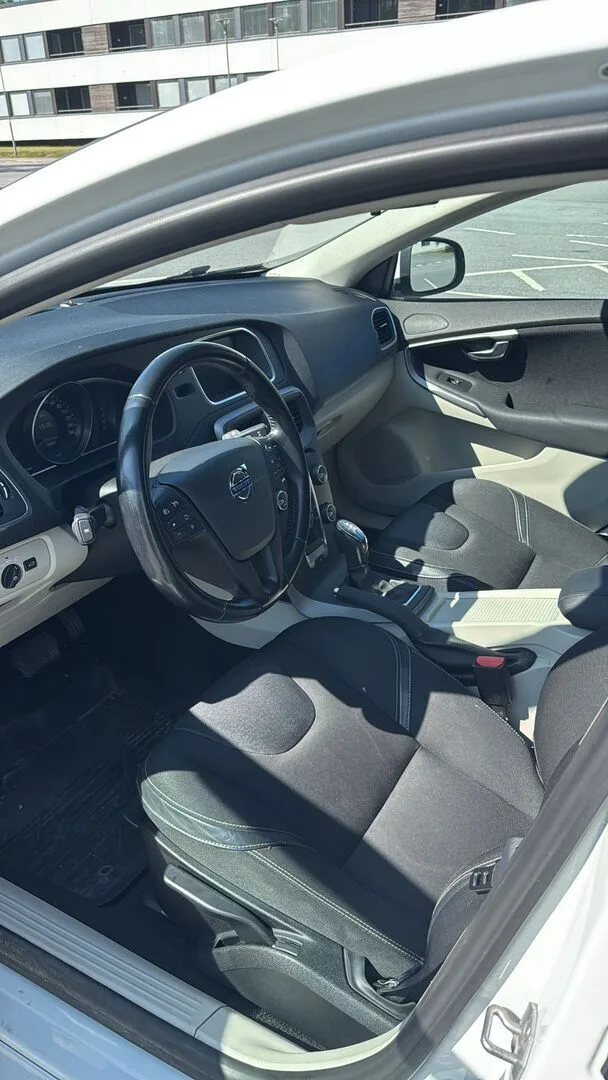 Car Image - al0lbAPHp4pKqLP6kXmsB