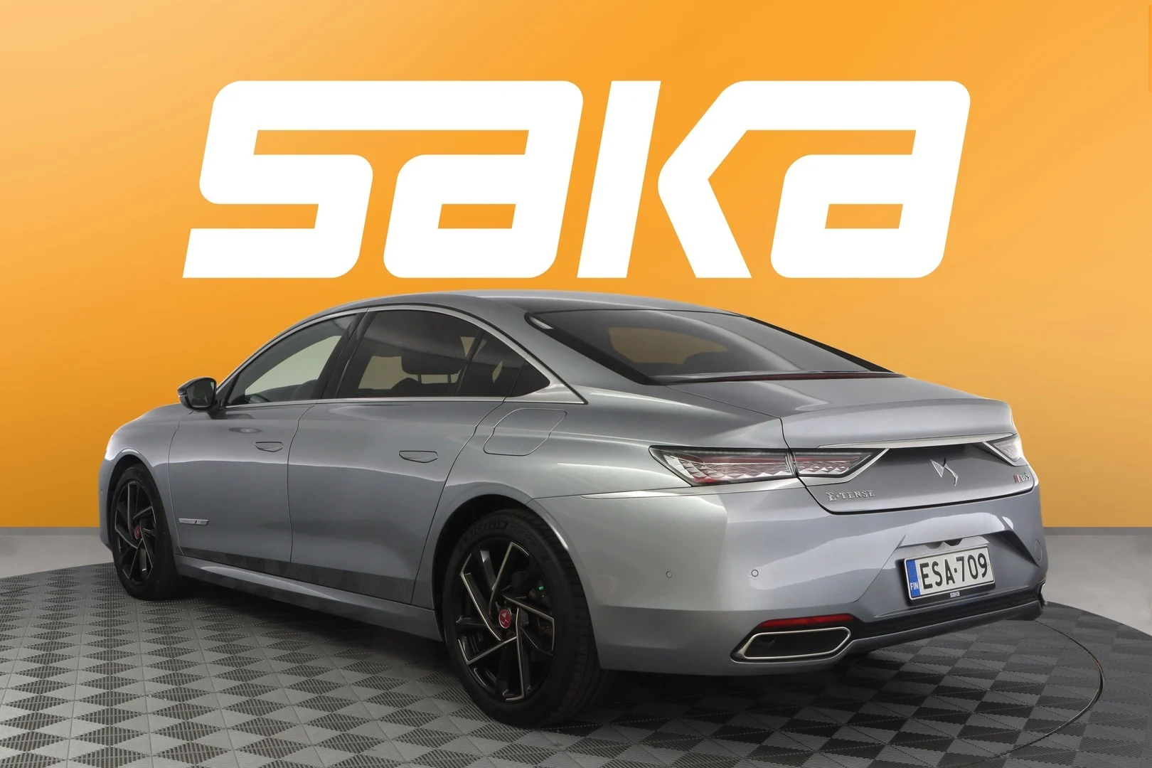 Car Image - zeiBkvwP8GbVz9XV9gsU1