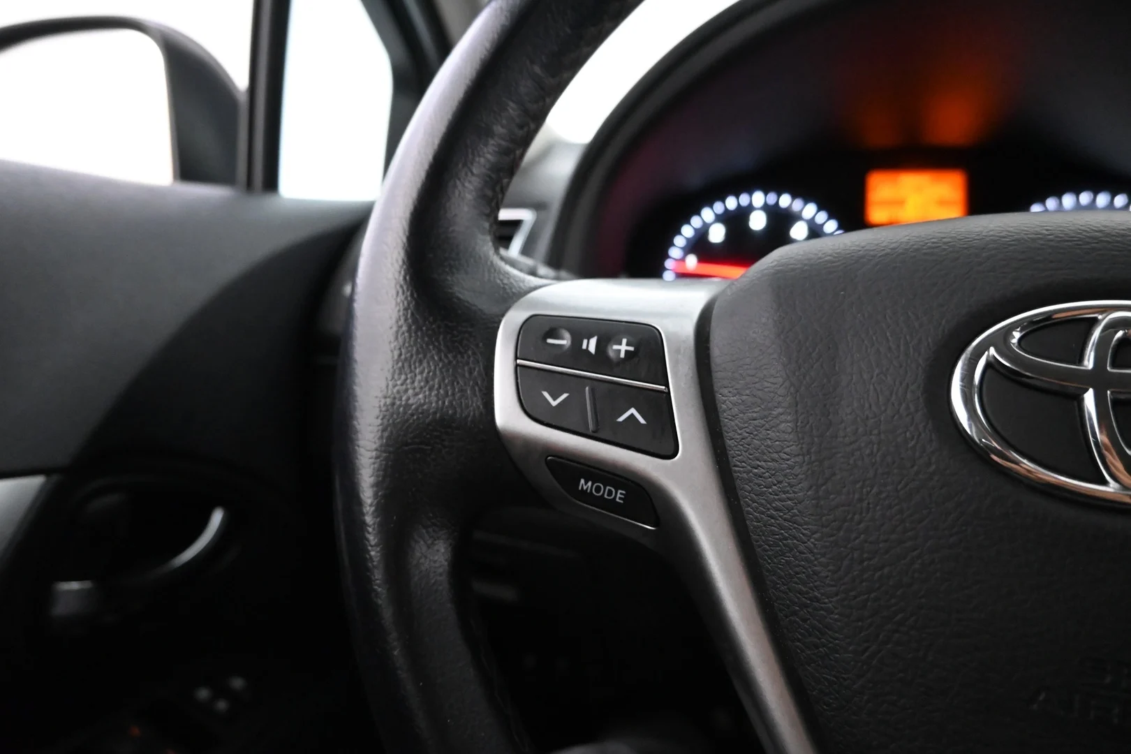 Car Image - 6TJyBNwhT4nBvRR3lcjoFH