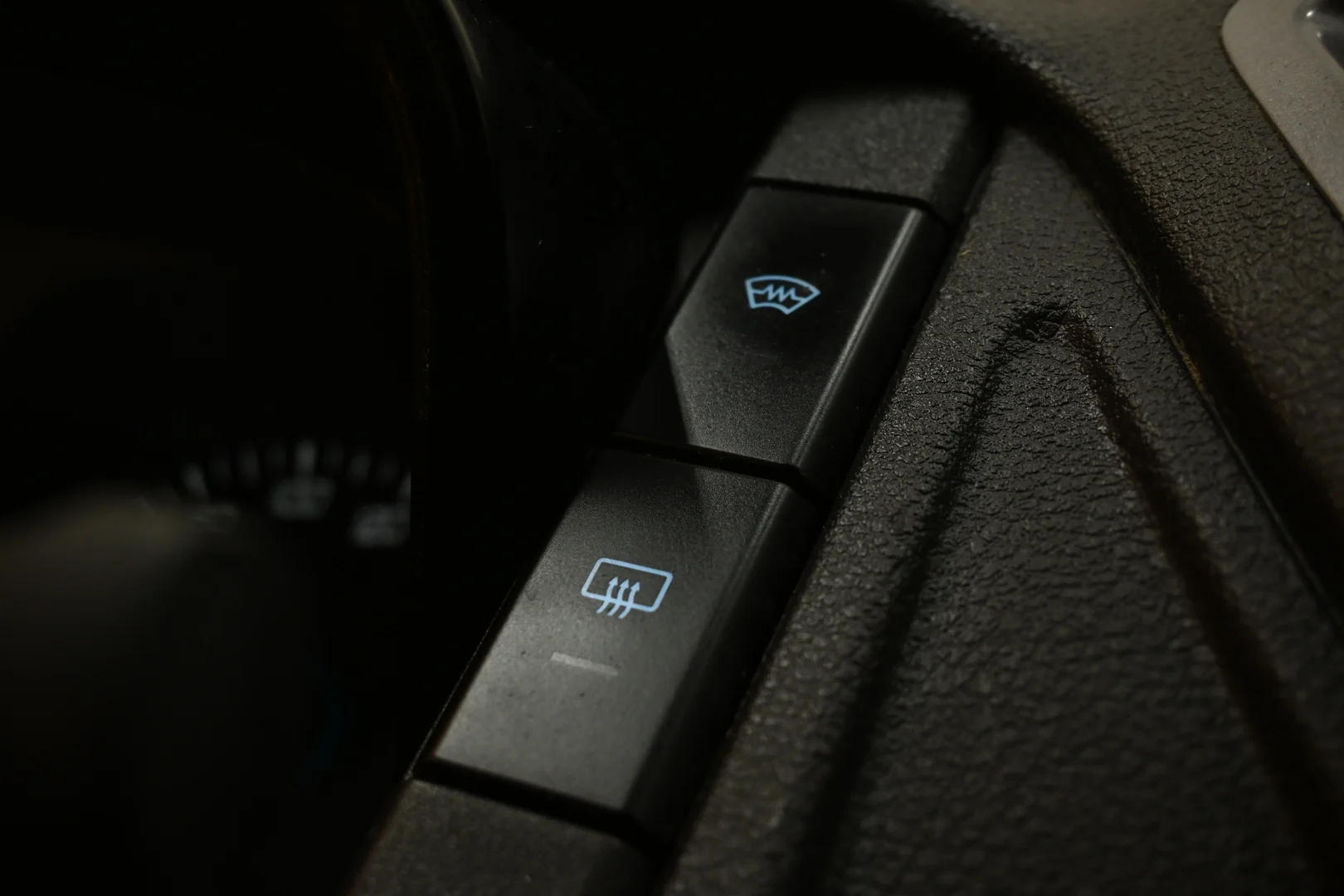 Car Image - 2QSTHlYFLBeonwFFV2Heqm