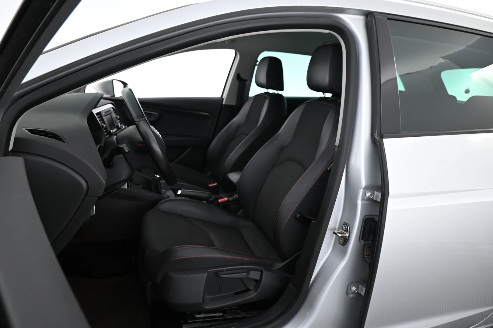 Car Image - NI5k9vGxFcFNLl0Ax0Tgm