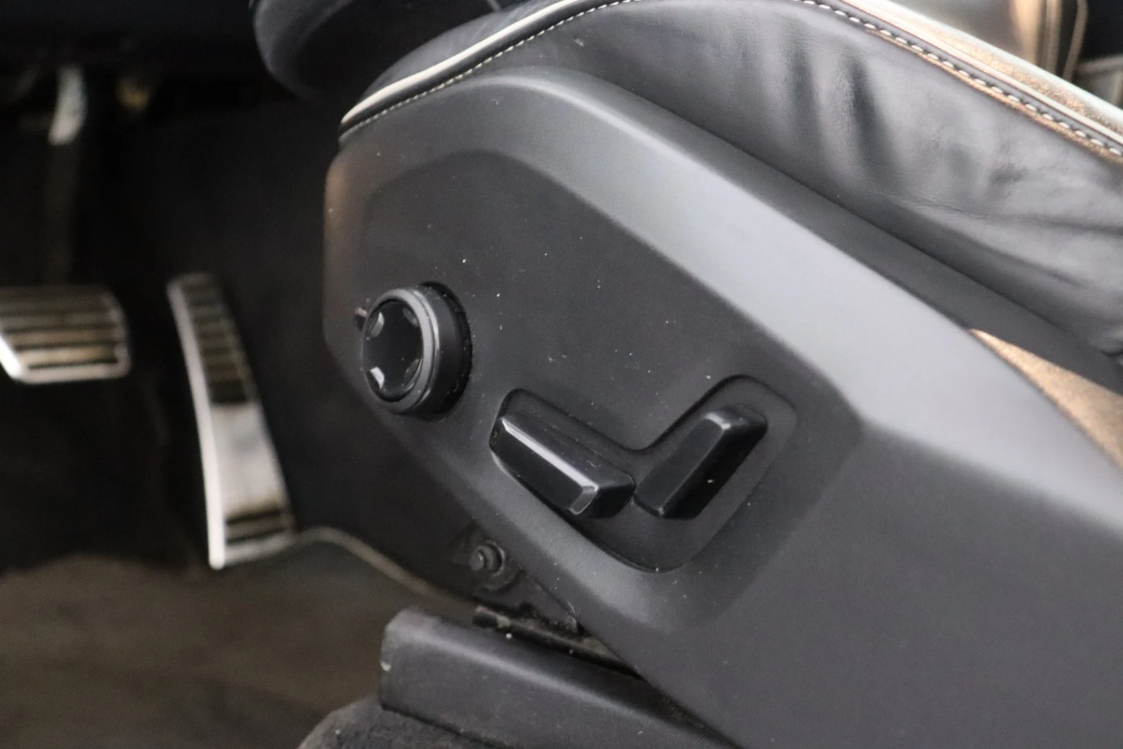 Car Image - 3x8C7pFDsOW0TwFaytcHe