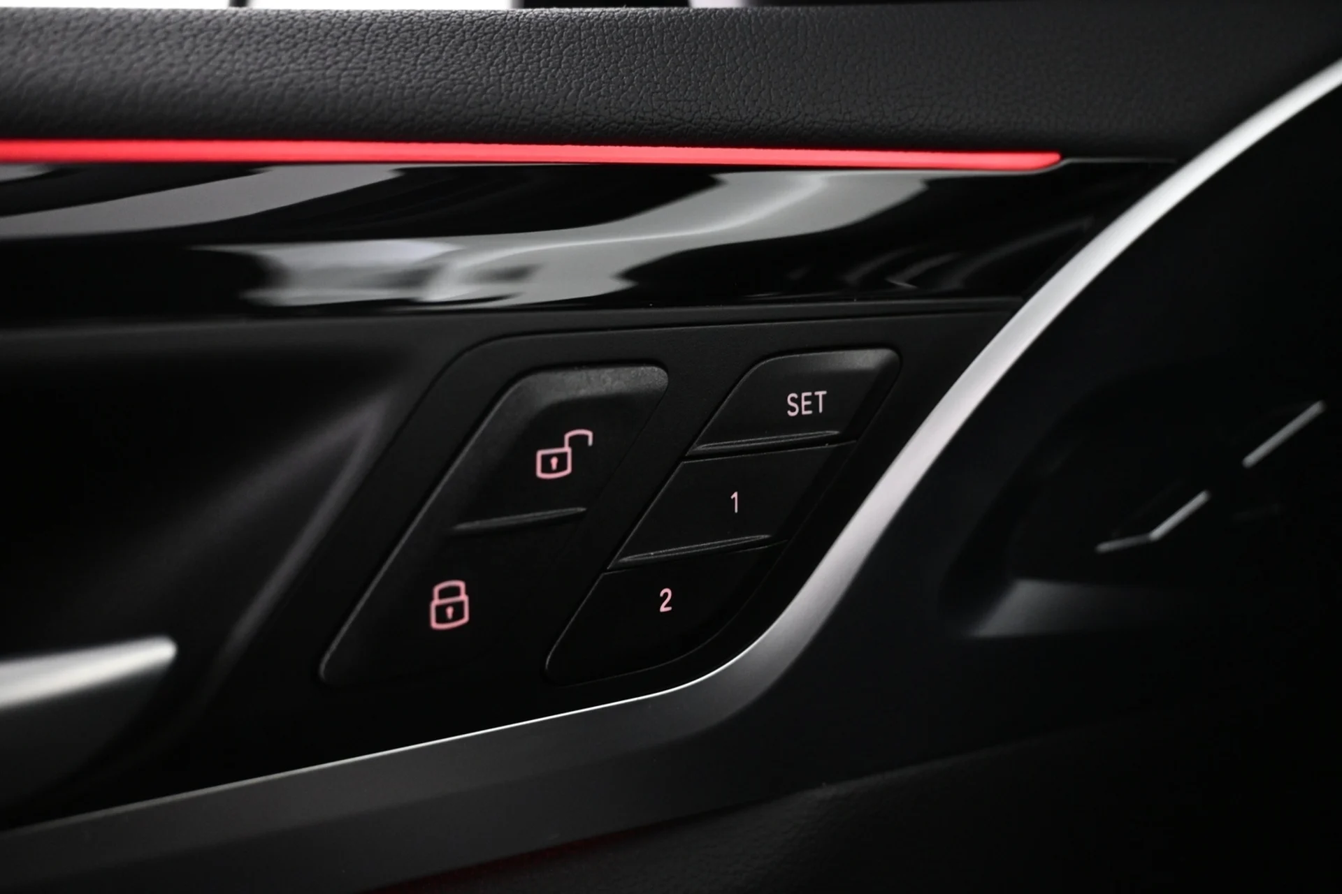 Car Image - 6iLASqGFR5Weqnzj4Jpbcc