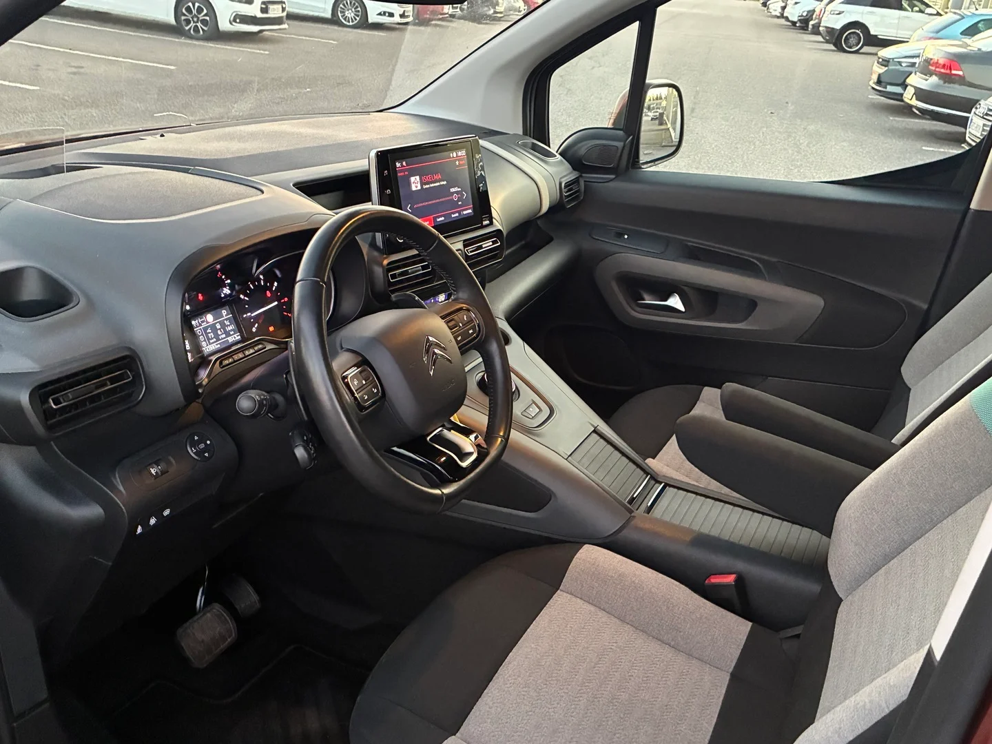 Car Image - 5uAQs4PRLYhGQH19fsuTTj