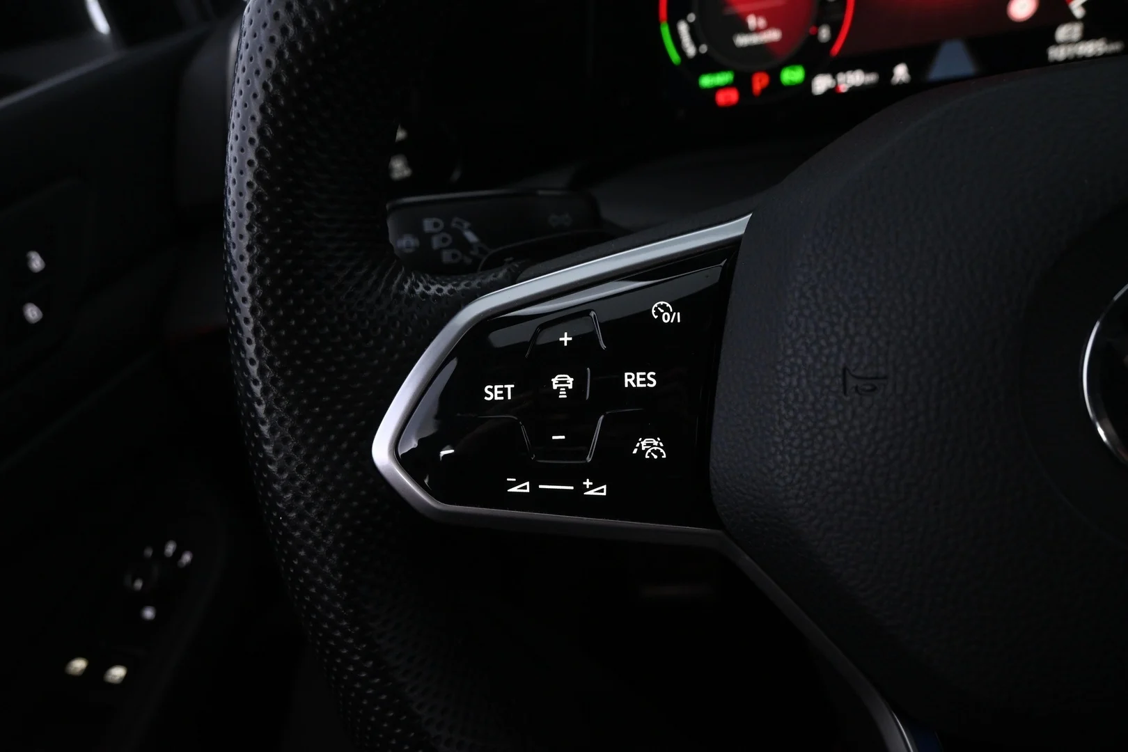 Car Image - Vw2KNLfmvZ33FWEg09jFe