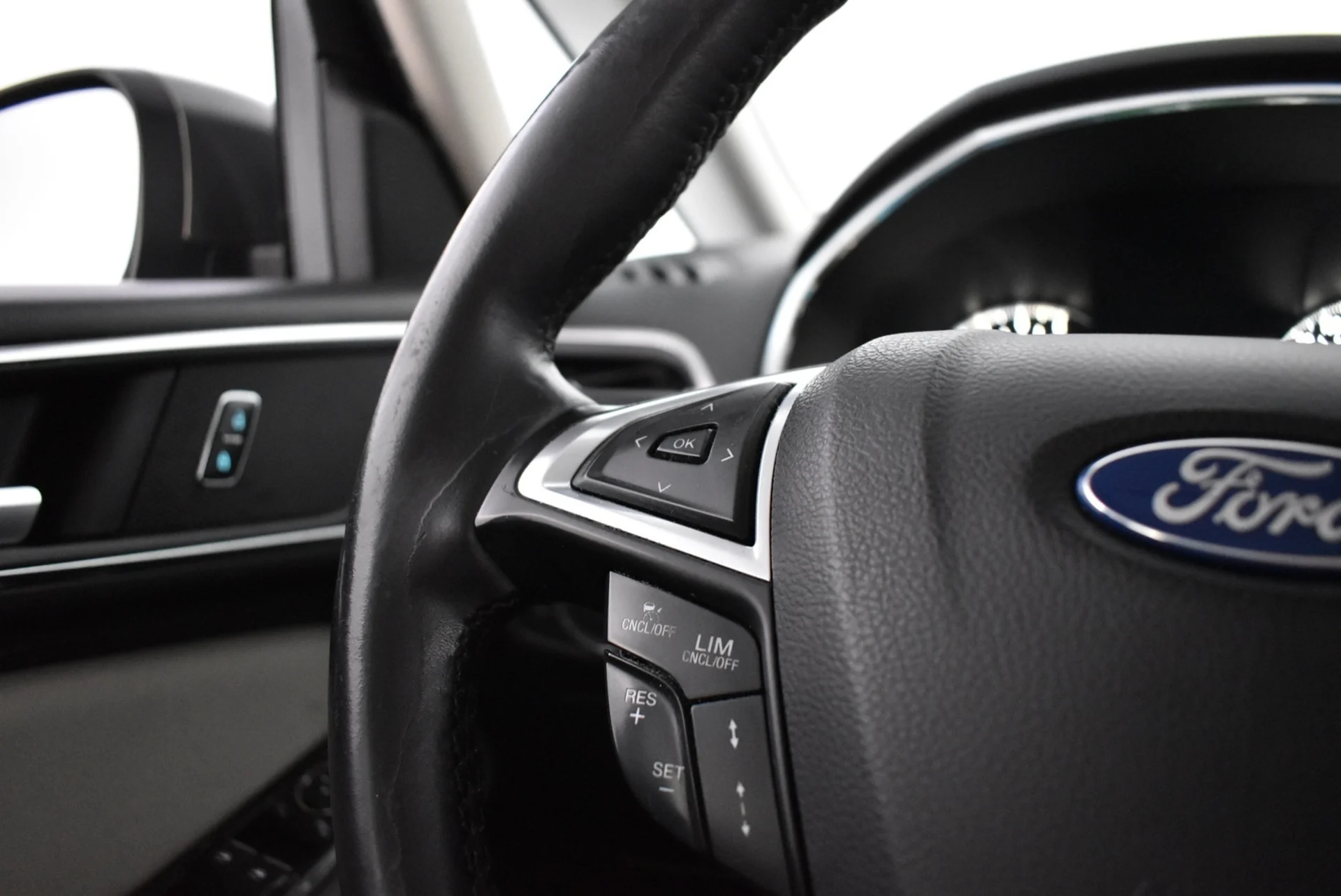 Car Image - 3mM3qLM4ar0ttZ15BgMBwk