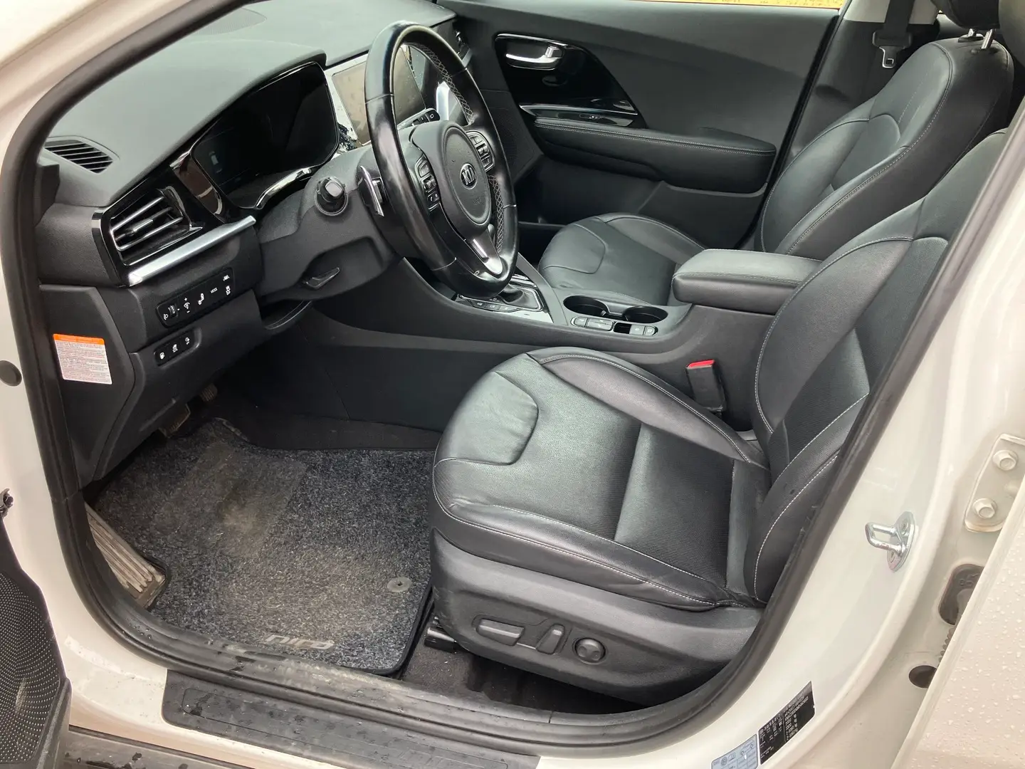 Car Image - 297dMTxR90RSwR2TIereyR