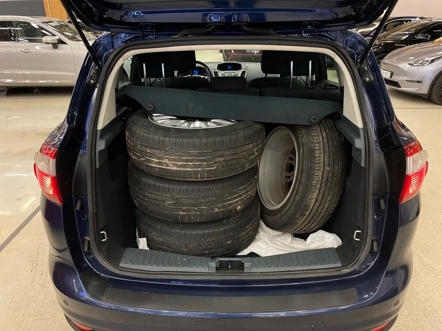 Car Image - 1YPF87xxJ1uHQbJpgtWgm2