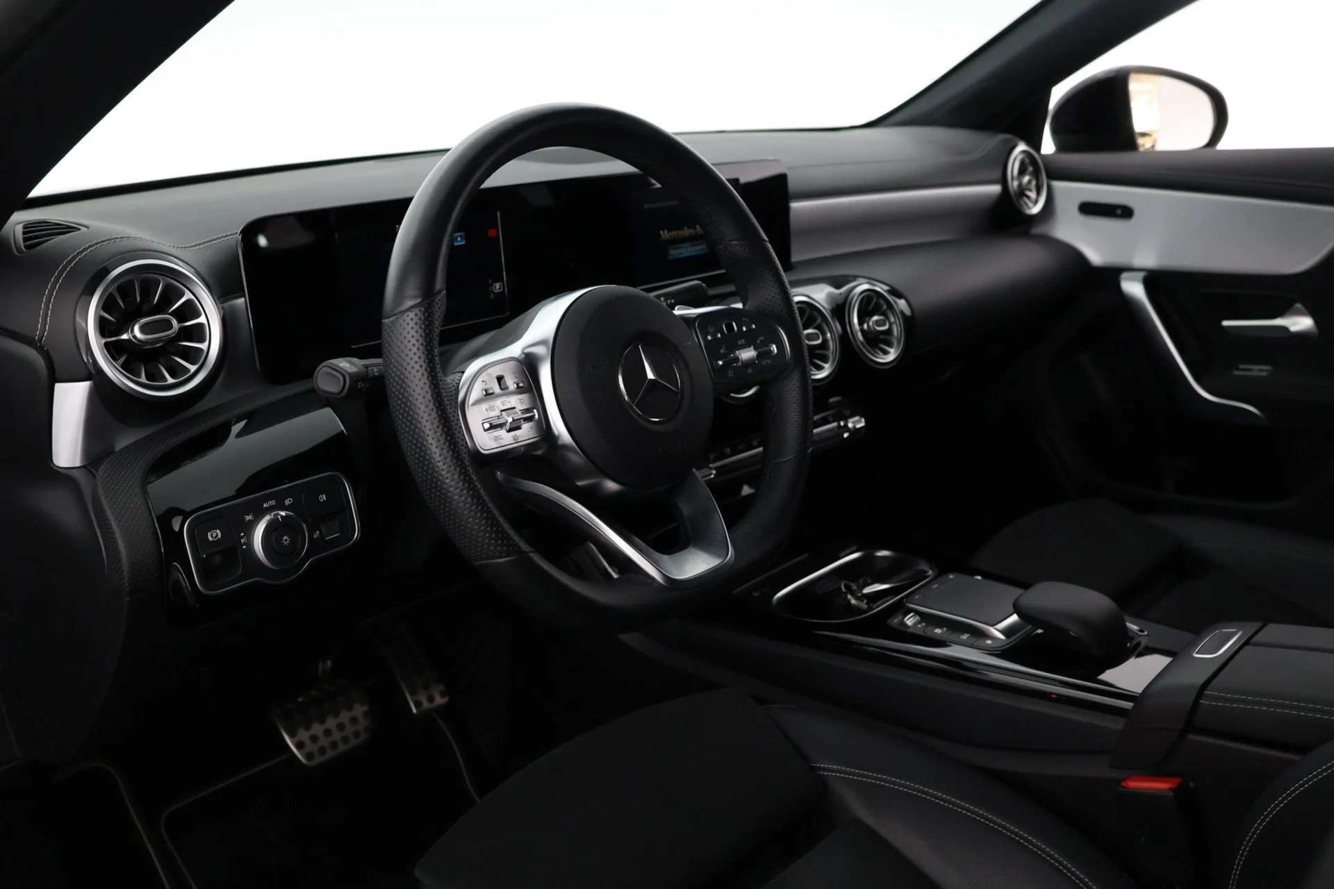 Car Image - 7vDdaeBgGQNoU0sIeI7sam