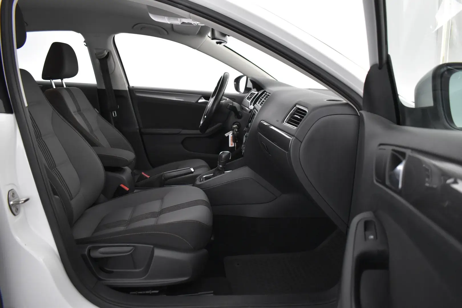 Car Image - 6NVBsqQZGOzp2uiCfmhnqj