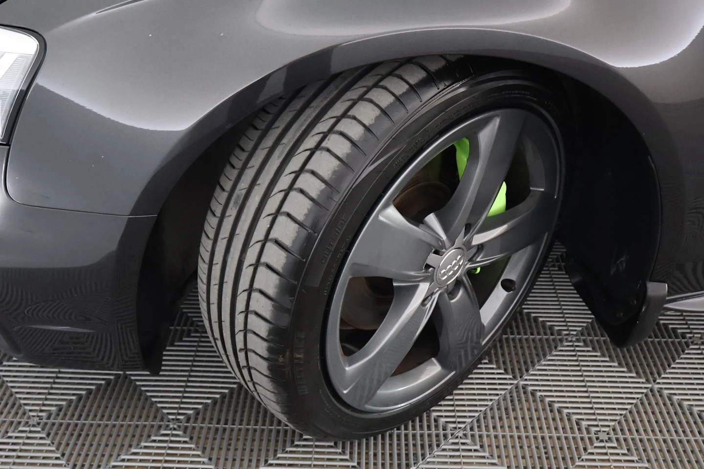 Car Image - 7HzJIOJfSh5kYWFG3XE5Kp
