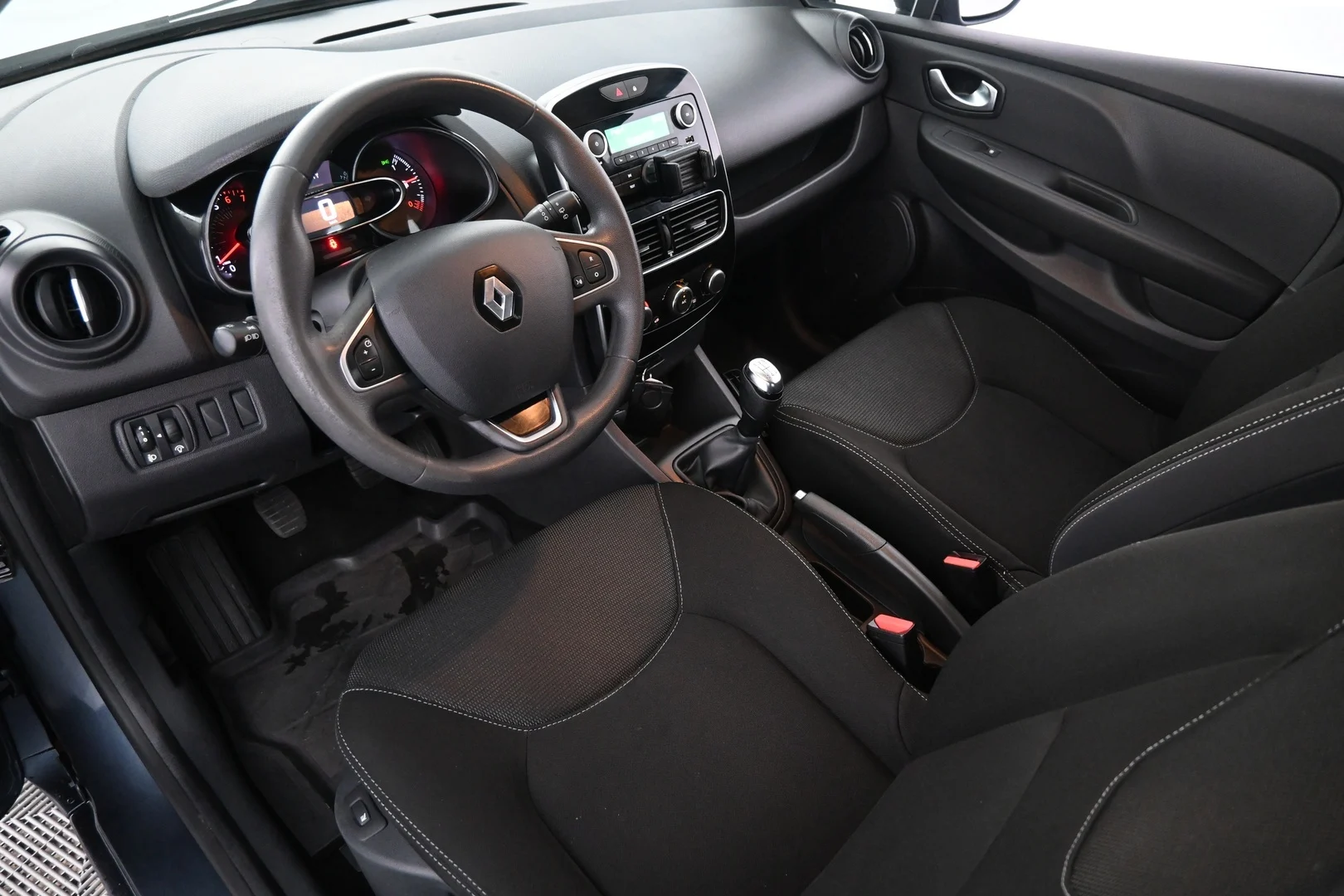 Car Image - 4lc3JHY4OjFWhQKASJWBCS