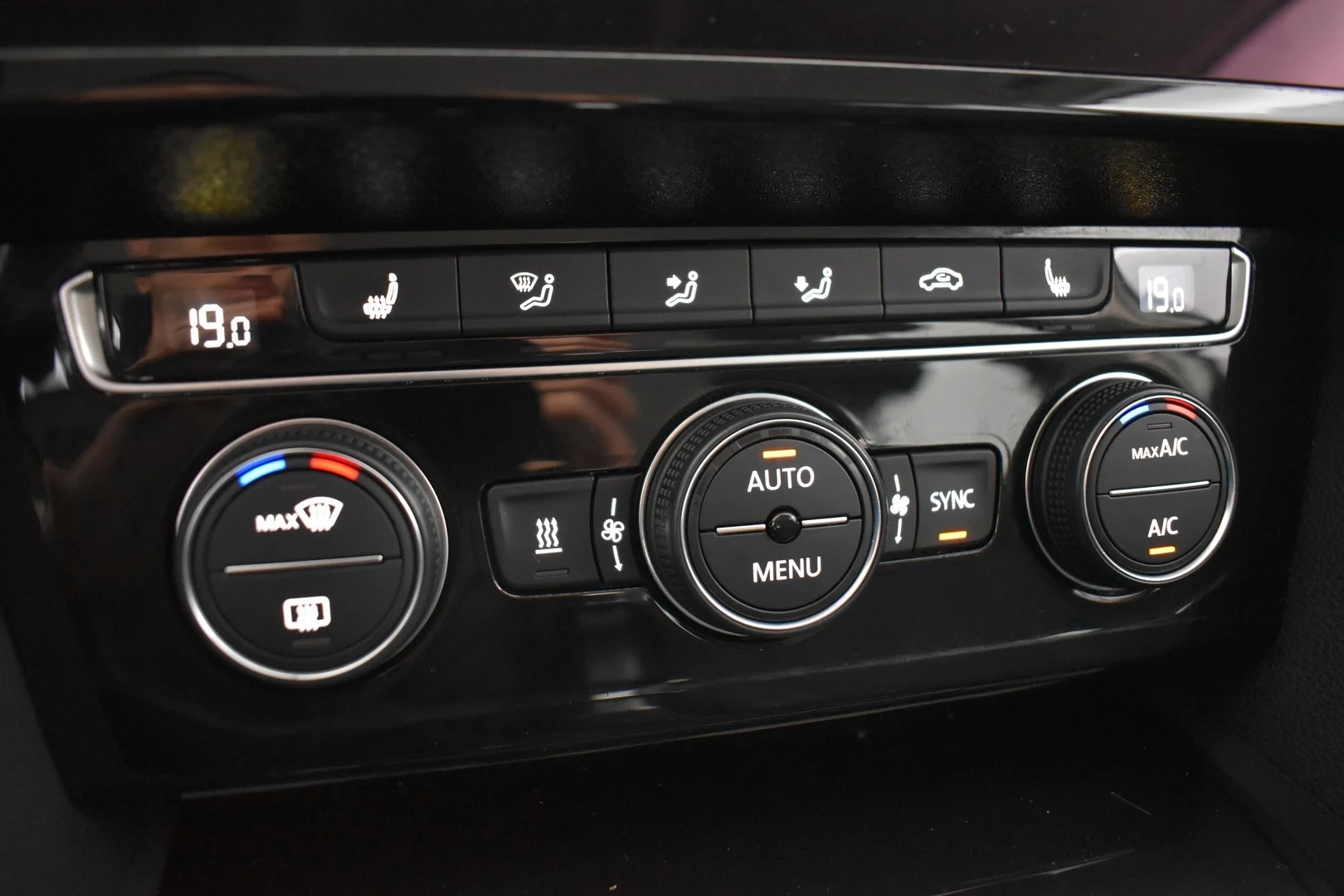 Car Image - 6QyAed53dEwFUVFkVz0F6m